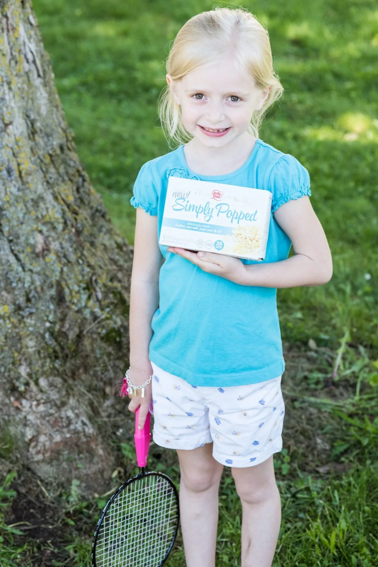 A Summer Neighborhood Lawn Party from @cydconverse + @jollytimepops | Summer party ideas, entertaining tips, party recipes and more!