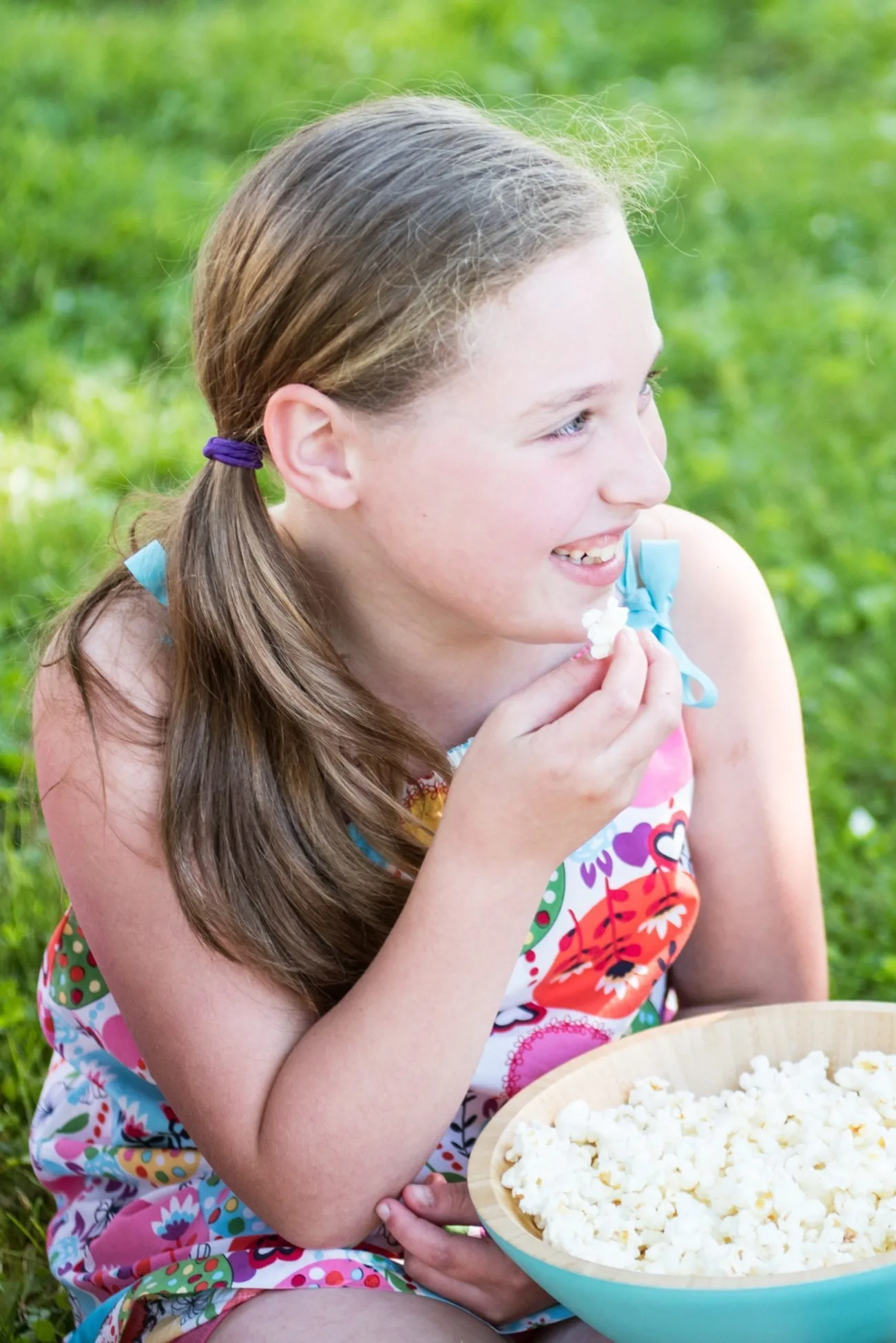 A Summer Neighborhood Lawn Party from @cydconverse + @jollytimepops | Summer party ideas, entertaining tips, party recipes and more!