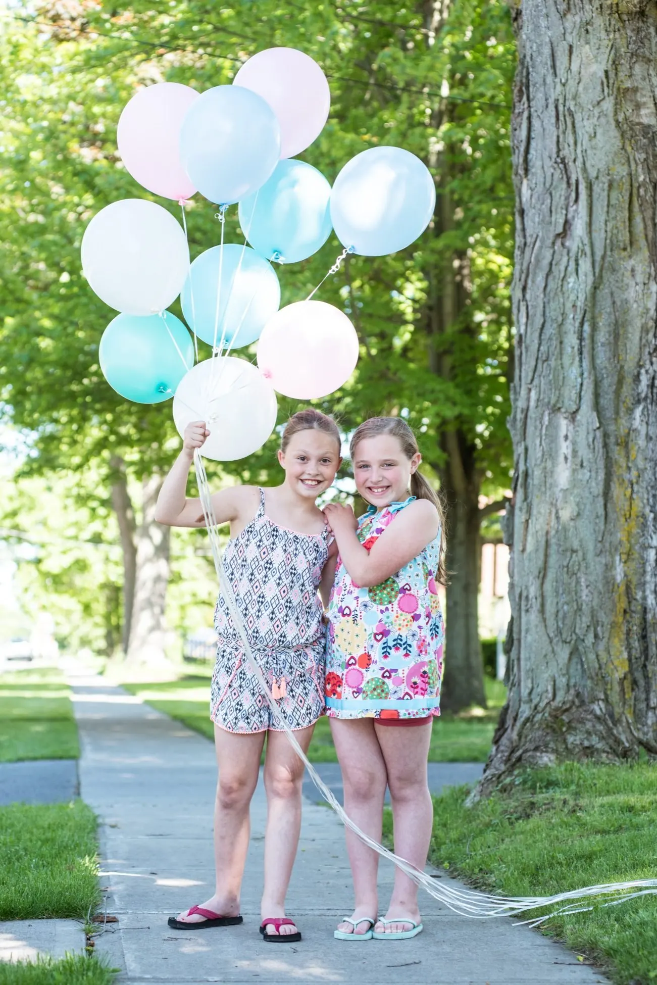 A Summer Neighborhood Lawn Party from @cydconverse + @jollytimepops | Summer party ideas, entertaining tips, party recipes and more!