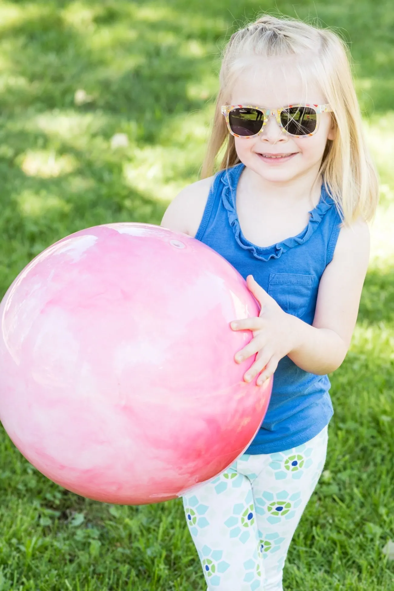 A Summer Neighborhood Lawn Party from @cydconverse + @jollytimepops | Summer party ideas, entertaining tips, party recipes and more!