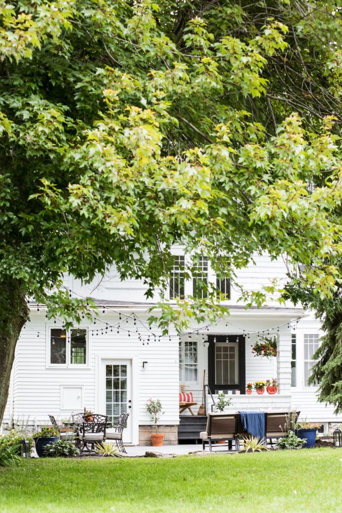 The Sweetest Occasion's Backyard Makeover | Home decor, home renovation ideas, patio ideas and more from @cydconverse
