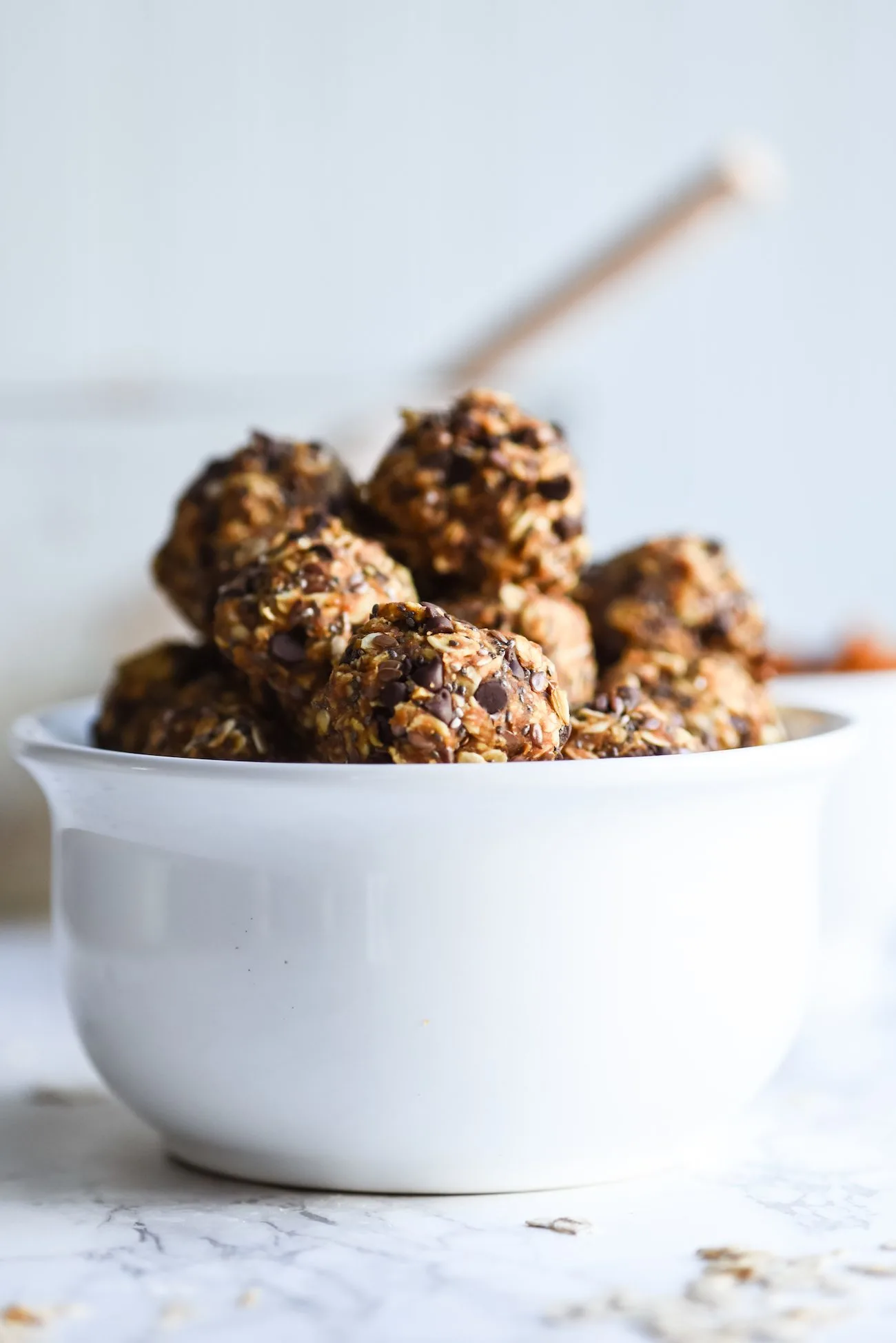 Pumpkin Spice Oatmeal Energy Bites | Entertaining tips, party ideas, party recipes, cocktail recipes and more from @cydconverse