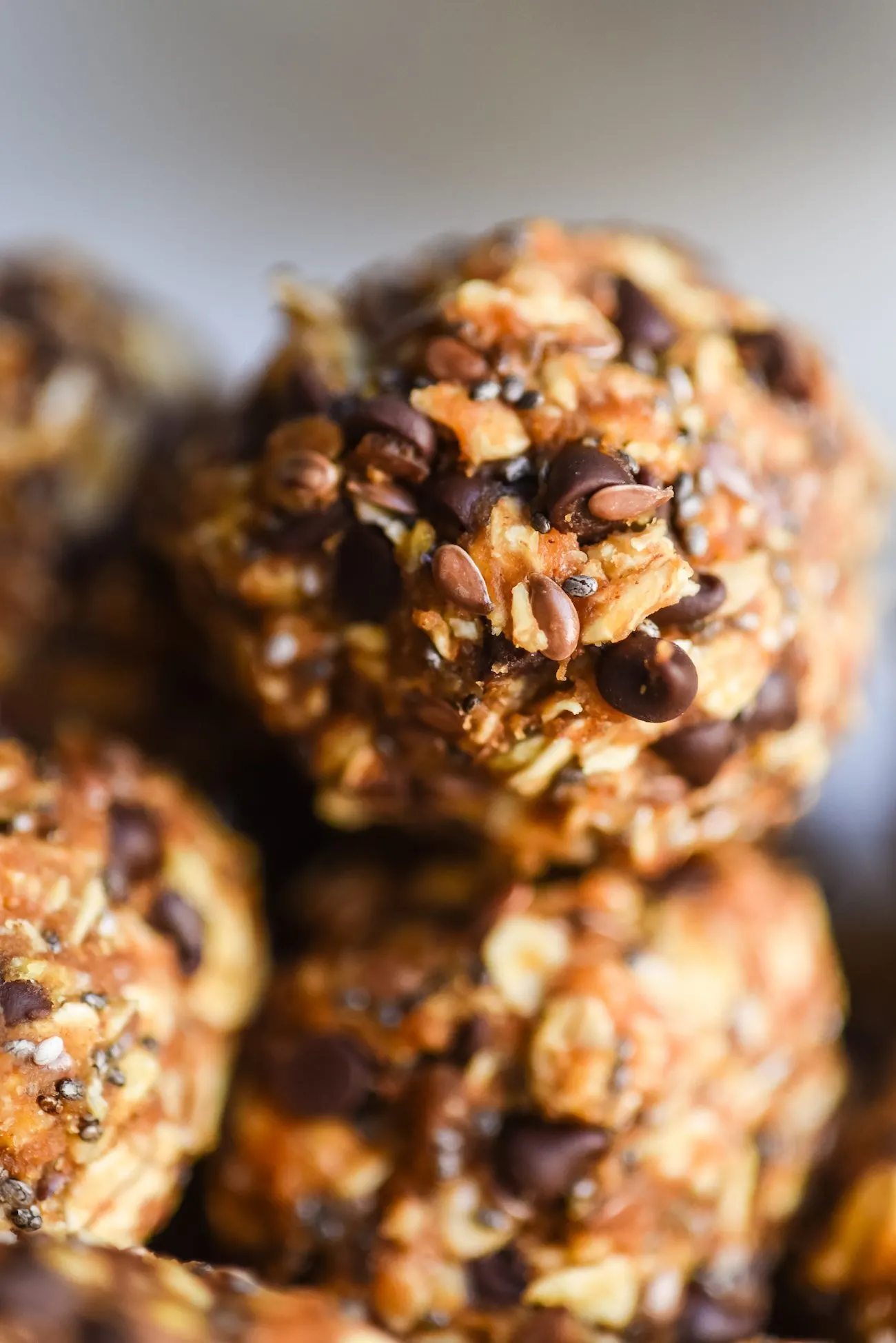 Pumpkin Spice Oatmeal Energy Bites | Entertaining tips, party ideas, party recipes, cocktail recipes and more from @cydconverse