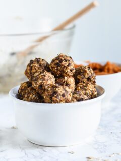 Pumpkin Spice Oatmeal Energy Bites | Entertaining tips, party ideas, party recipes, cocktail recipes and more from @cydconverse