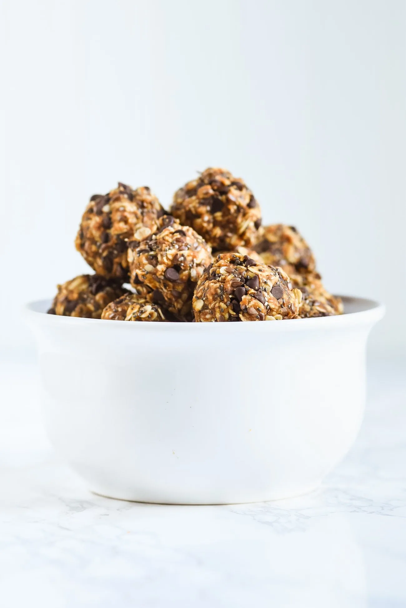 Pumpkin Spice Oatmeal Energy Bites | Entertaining tips, party ideas, party recipes, cocktail recipes and more from @cydconverse