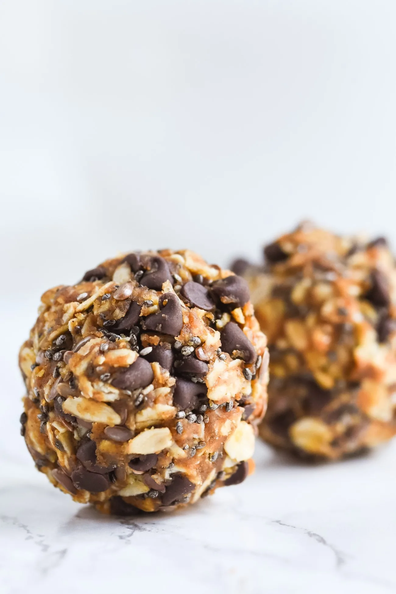 Pumpkin Spice Oatmeal Energy Bites | Entertaining tips, party ideas, party recipes, cocktail recipes and more from @cydconverse