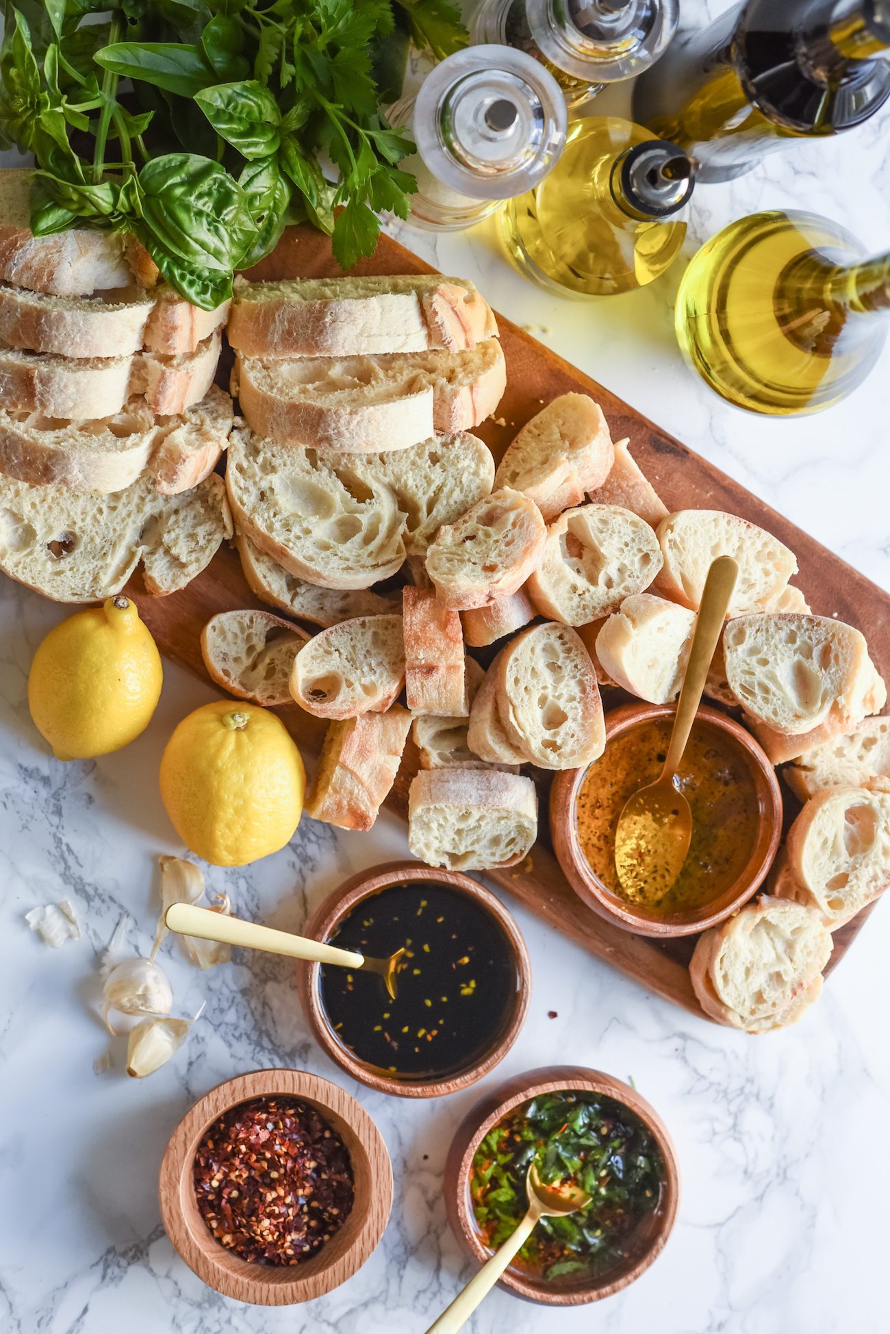 Bread and Olive Oil Appetizer Dipping Station | Party appetizers, entertaining tips, party ideas, holiday entertaining tips and more from @cydconverse