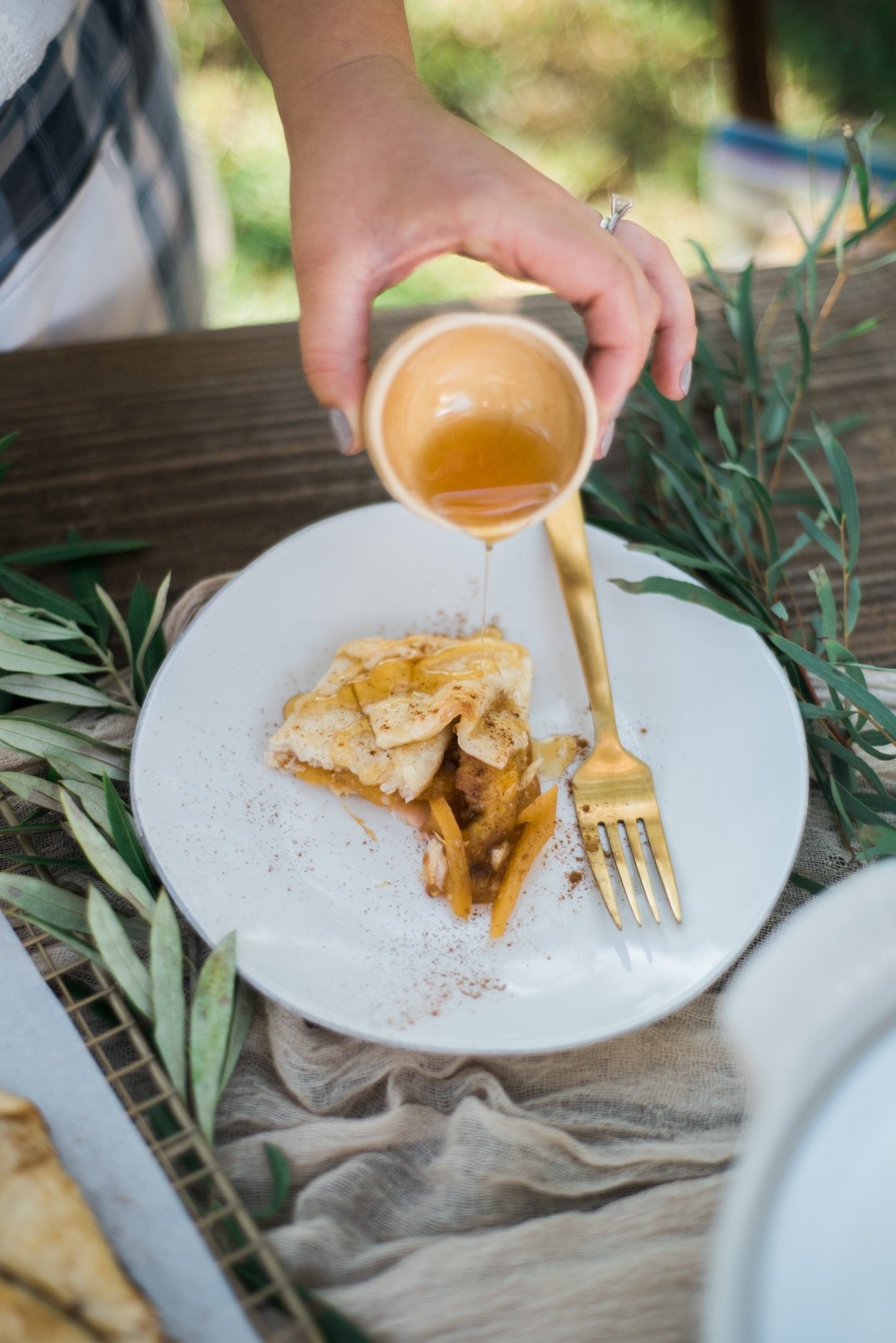 A Garden to Table Fall Dinner Party | Entertaining tips, party ideas, dinner party recipes, cocktail recipes and more from @cydconverse