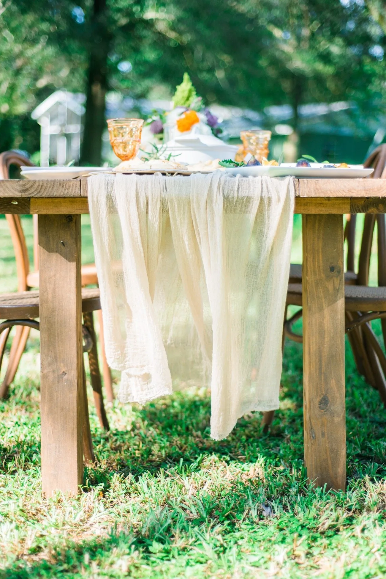 A Garden to Table Fall Dinner Party | Entertaining tips, party ideas, dinner party recipes, cocktail recipes and more from @cydconverse