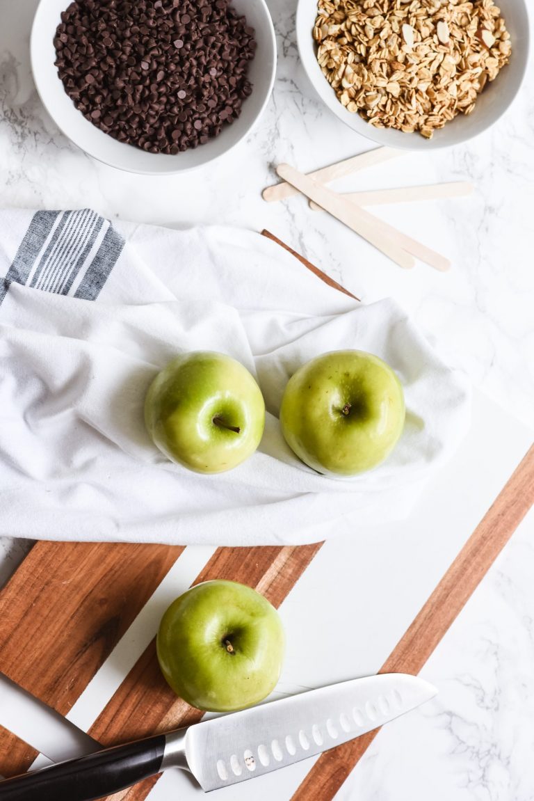 Chocolate Dipped Apples On a Stick The Sweetest Occasion
