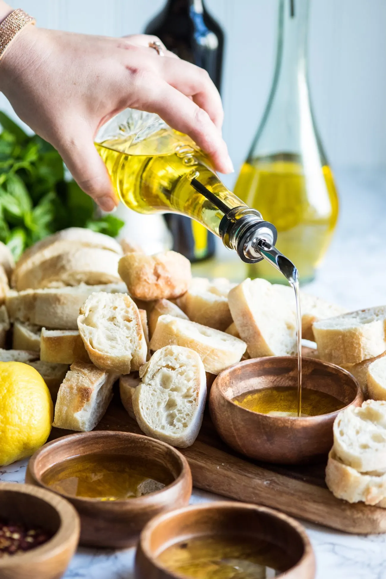 Bread and Olive Oil Appetizer Dipping Station | Party appetizers, entertaining tips, party ideas, holiday entertaining tips and more from @cydconverse