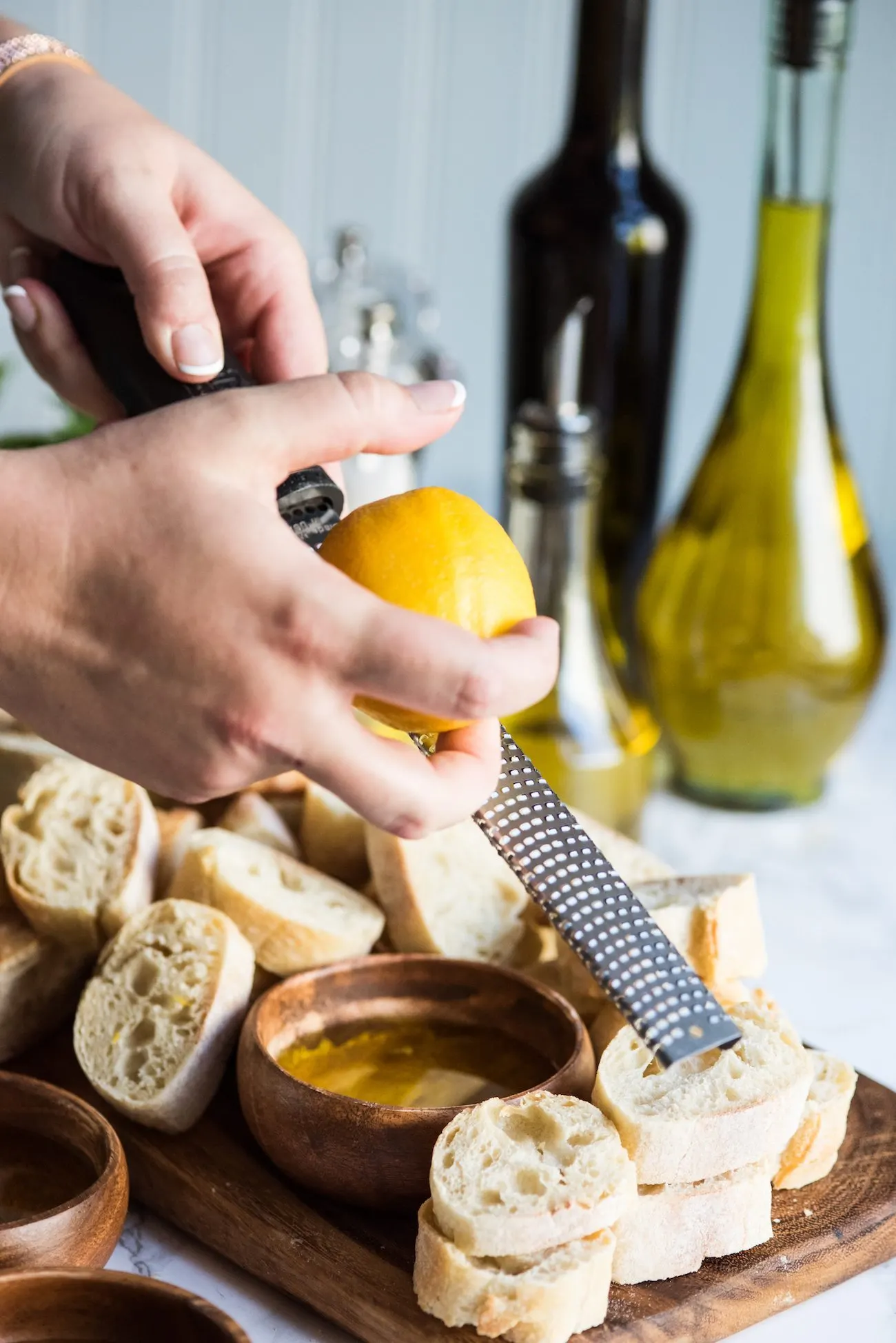 Bread and Olive Oil Appetizer Dipping Station | Party appetizers, entertaining tips, party ideas, holiday entertaining tips and more from @cydconverse
