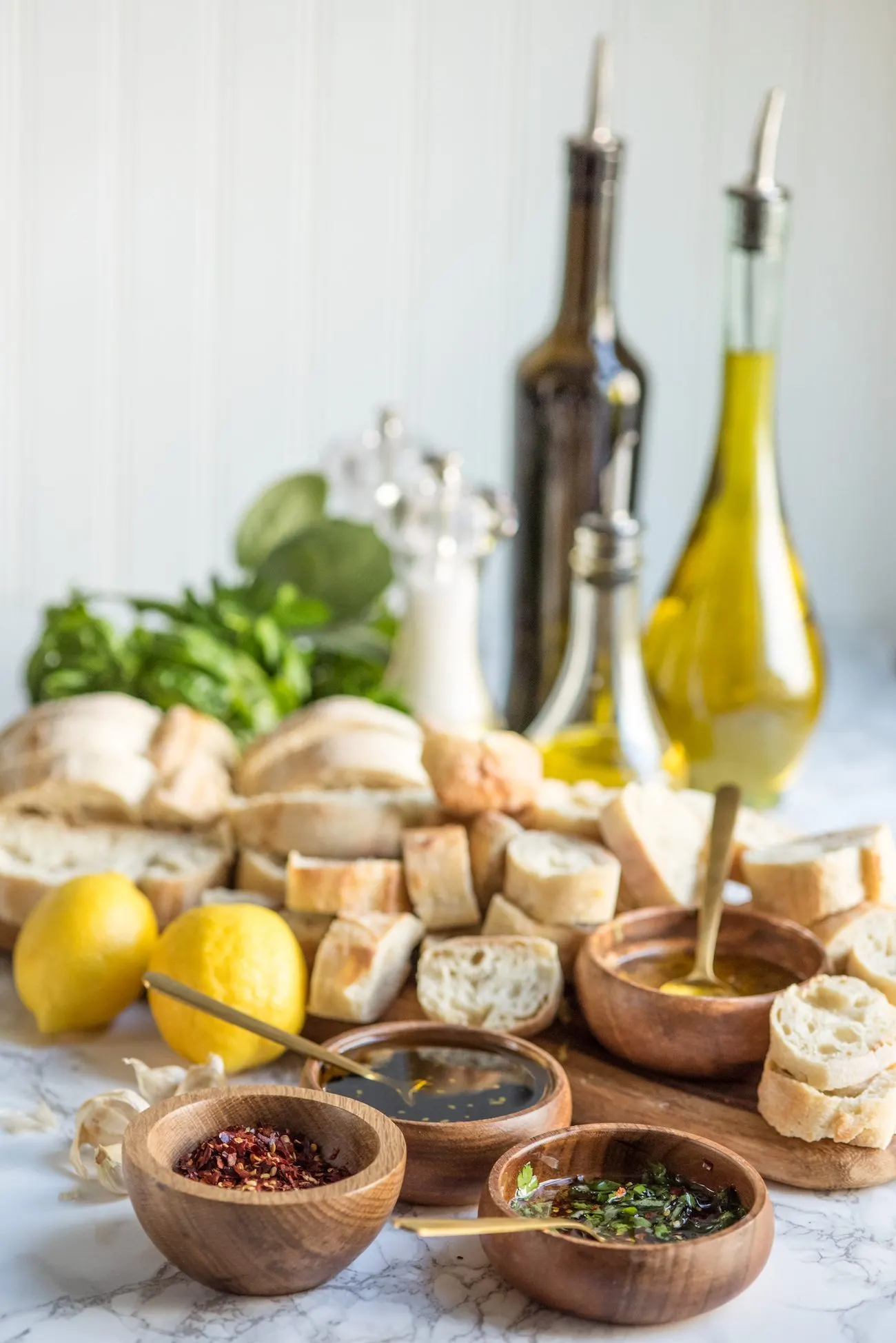 Bread and Olive Oil Appetizer Dipping Station | Party appetizers, entertaining tips, party ideas, holiday entertaining tips and more from @cydconverse