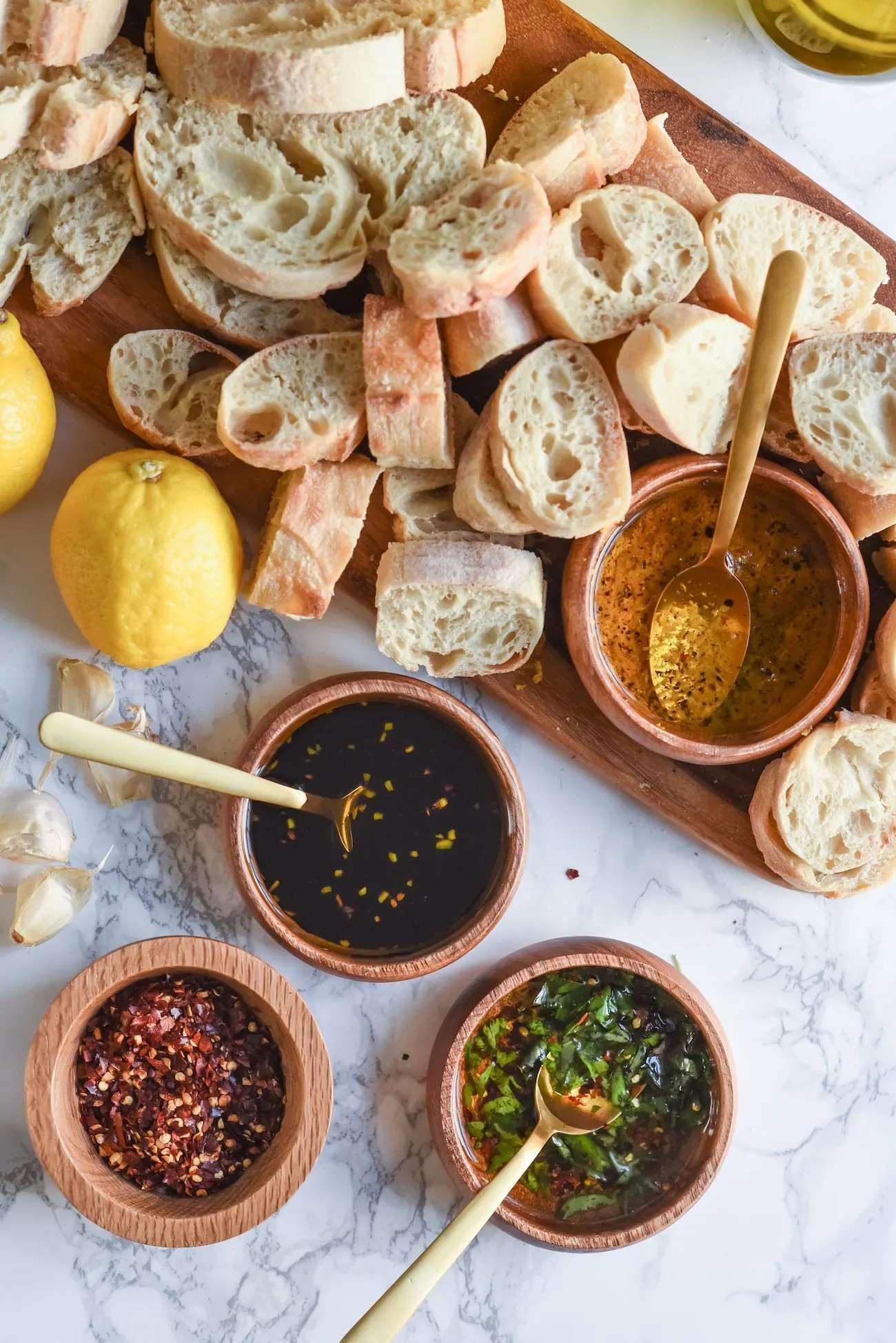 Bread and Olive Oil Appetizer Dipping Station | Party appetizers, entertaining tips, party ideas, holiday entertaining tips and more from @cydconverse