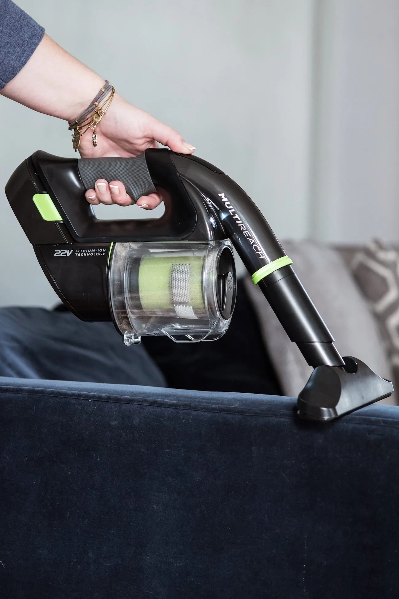 Bissell Multi Reach Cordless Vacuum Review | How to Prep Your Home for the Holidays | Holiday entertaining ideas, entertaining tips, party ideas, party appetizers and more from @cydconverse