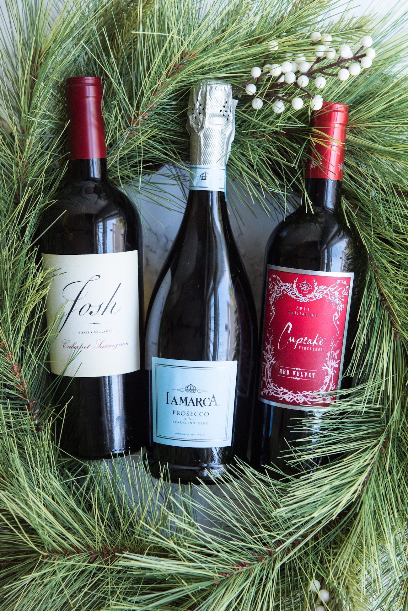 The Sweetest Occasion's Holiday Wine Guide (All Under $25) | Entertaining tips, holiday party ideas, holiday gift ideas and more from @cydconverse