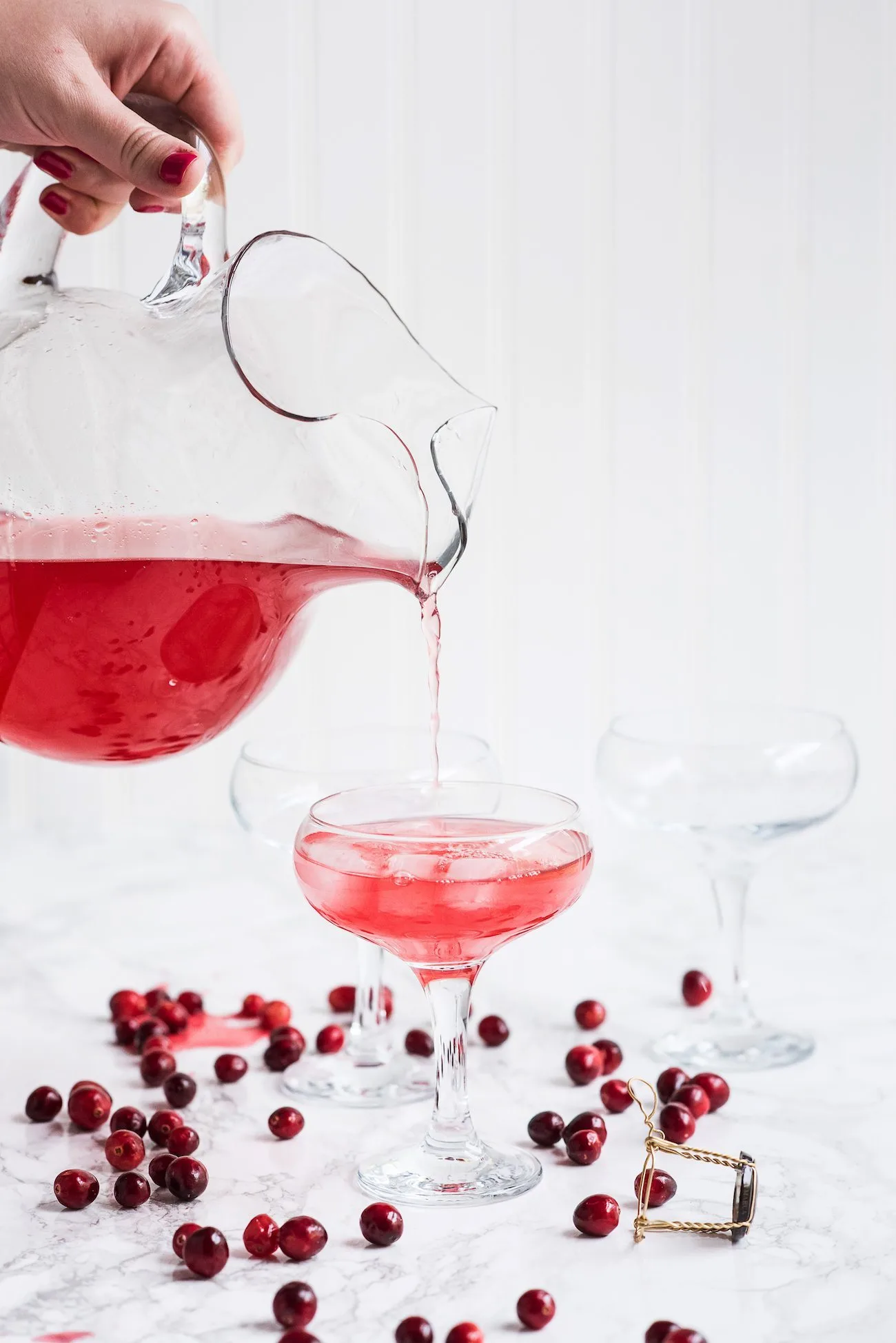 Last Minute Entertaining Tips | Easy pitcher cocktails for Christmas from @cydconverse