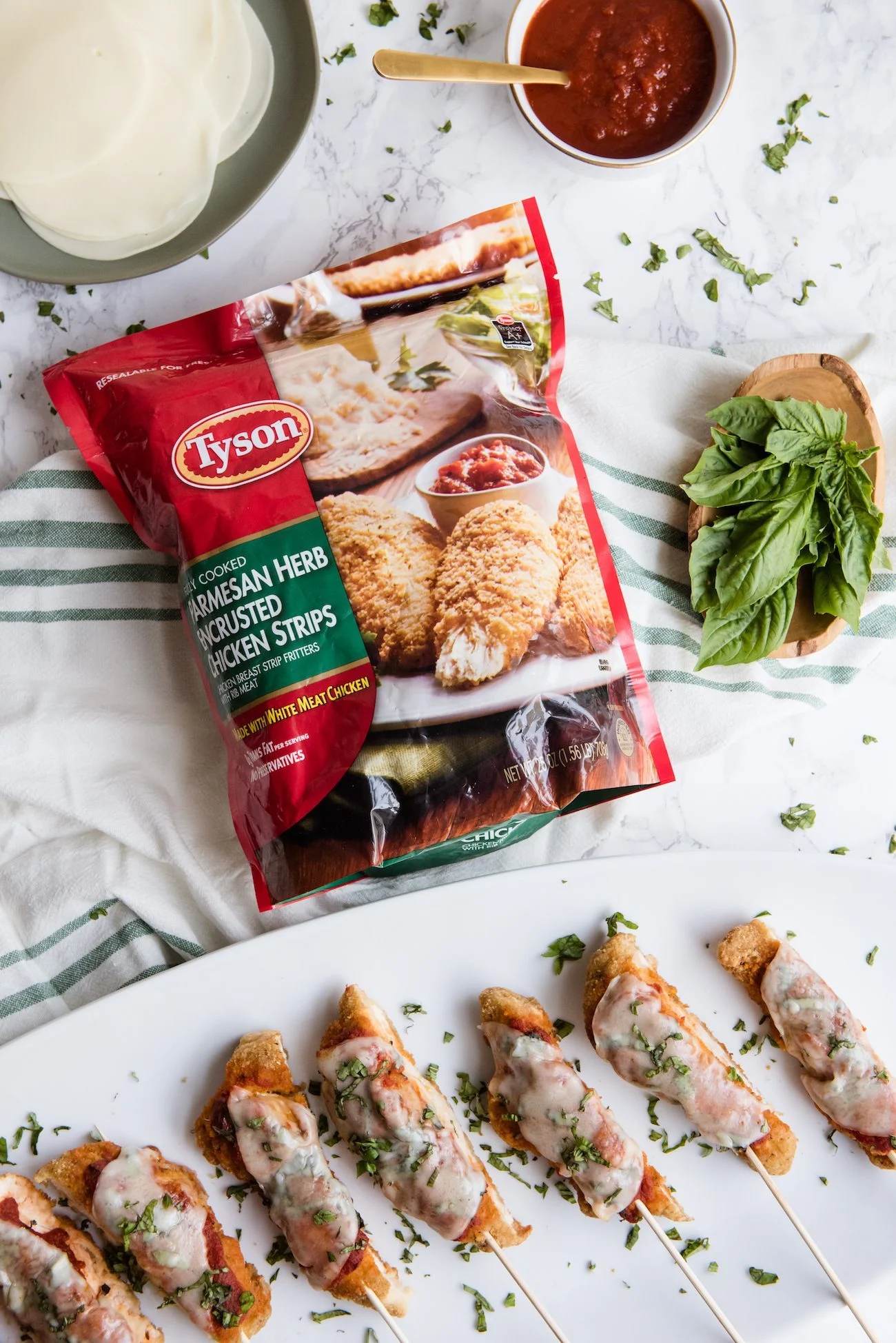 Last Minute Entertaining | Mini chicken parm on a stick from @cydconverse