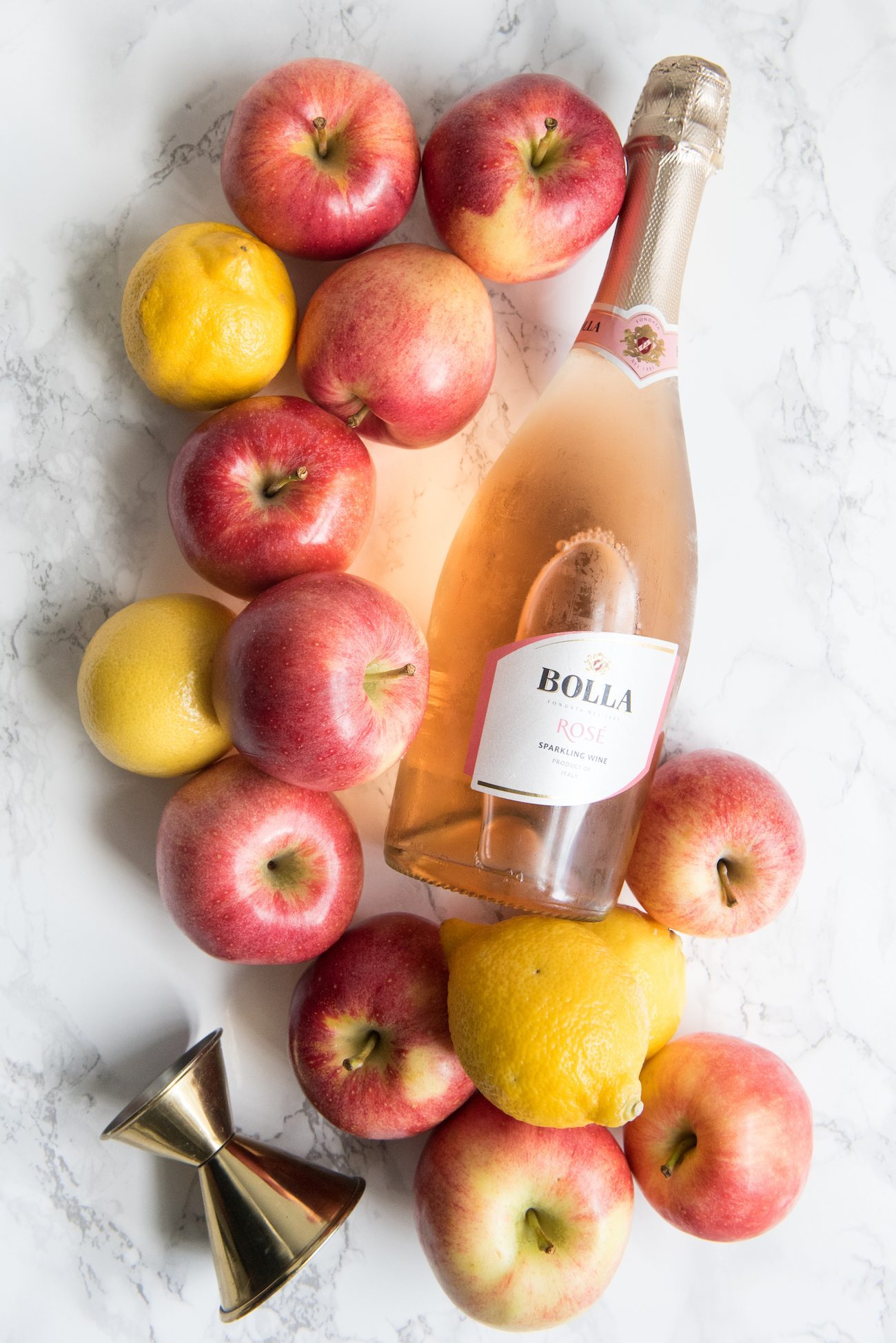 Sparkling Apple Rosé Sangria | Thanksgiving cocktail recipes, entertaining tips, holiday party ideas, fall cocktail recipes and more from @cydconverse