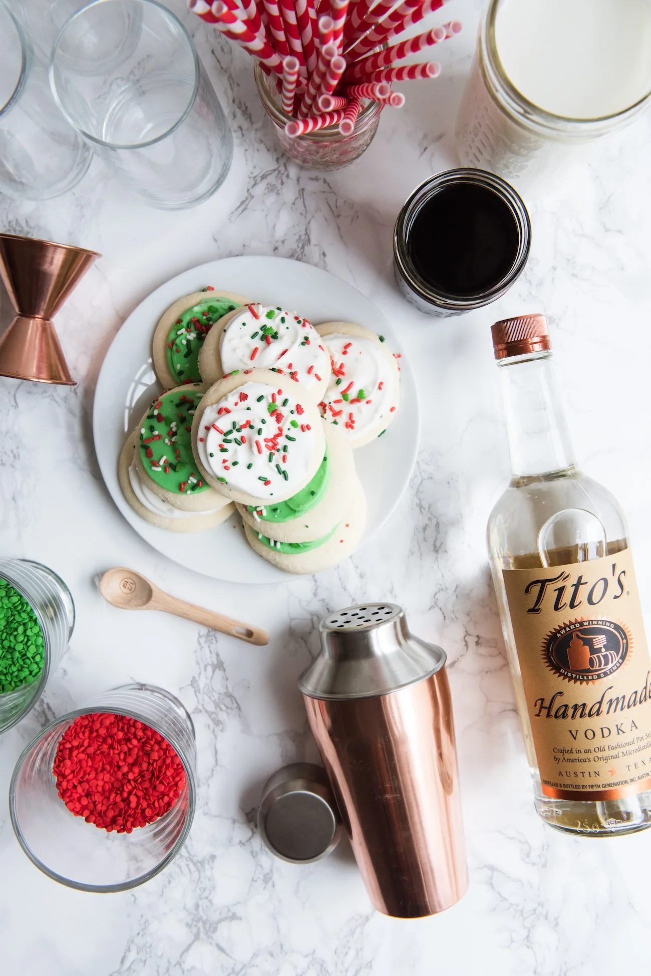 Sugar Cookie White Russians | Best Christmas White Russian recipes, entertaining tips, party ideas, holiday party recipes and more from @cydconverse