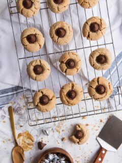 The Best Peanut Butter Blossoms Recipe | Christmas cookie recipes, Christmas cocktail recipes, entertaining tips, holiday party ideas and more from @cydconverse