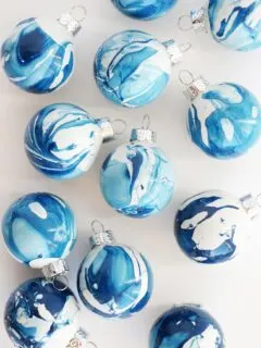 DIY Indigo Marbled Ornaments | Easy glass ornament craft ideas from @cydconverse