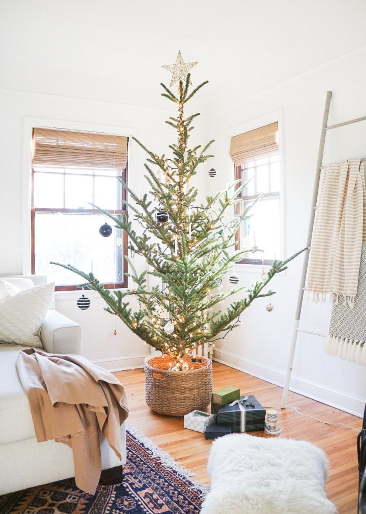 Best Accounts to Follow on Instagram for the Holidays | Holiday entertaining tips, party ideas, party recipes and more from @cydconverse