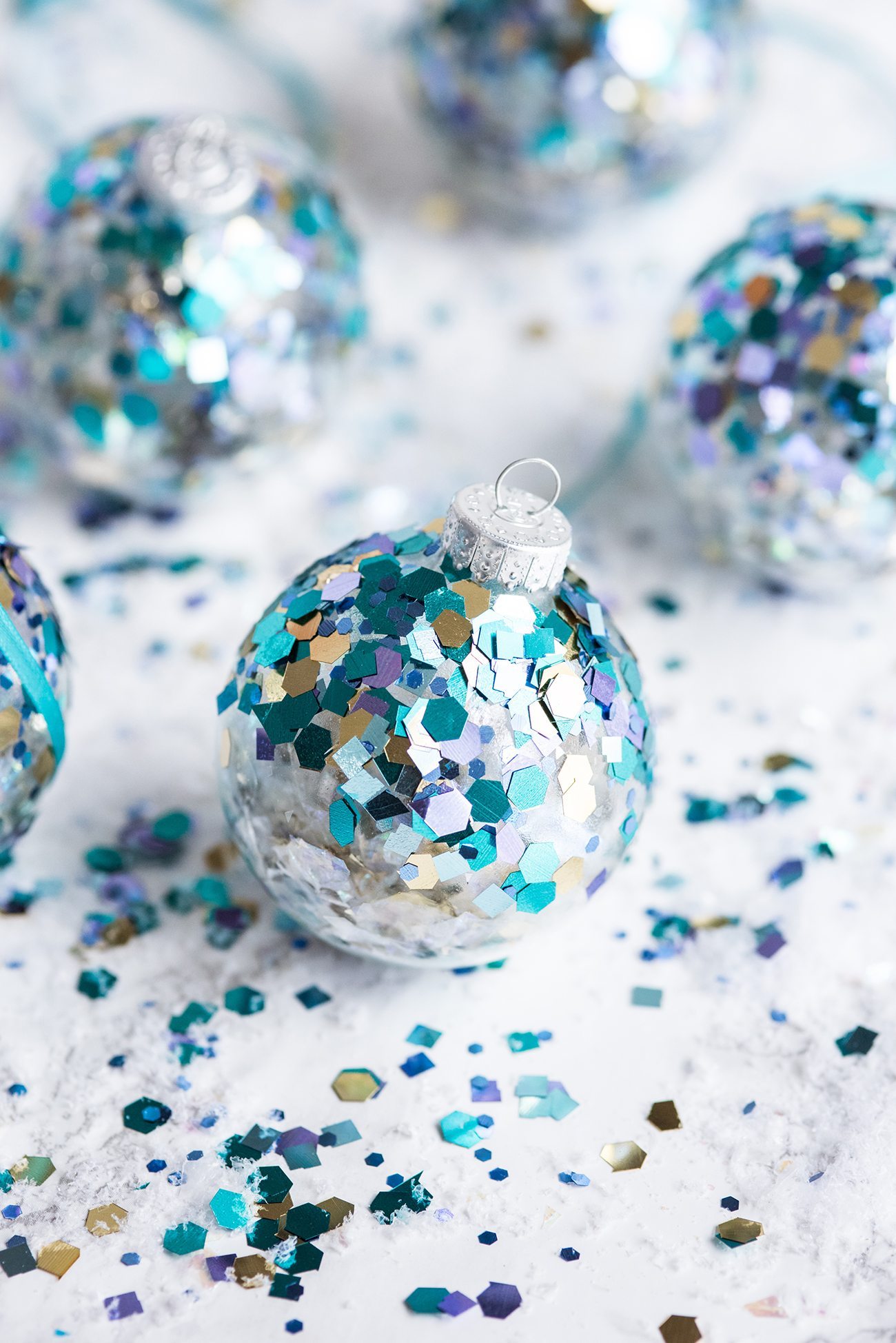 DIY Glitter Confetti Ornaments | Easy glass ornament craft ideas from @cydconverse