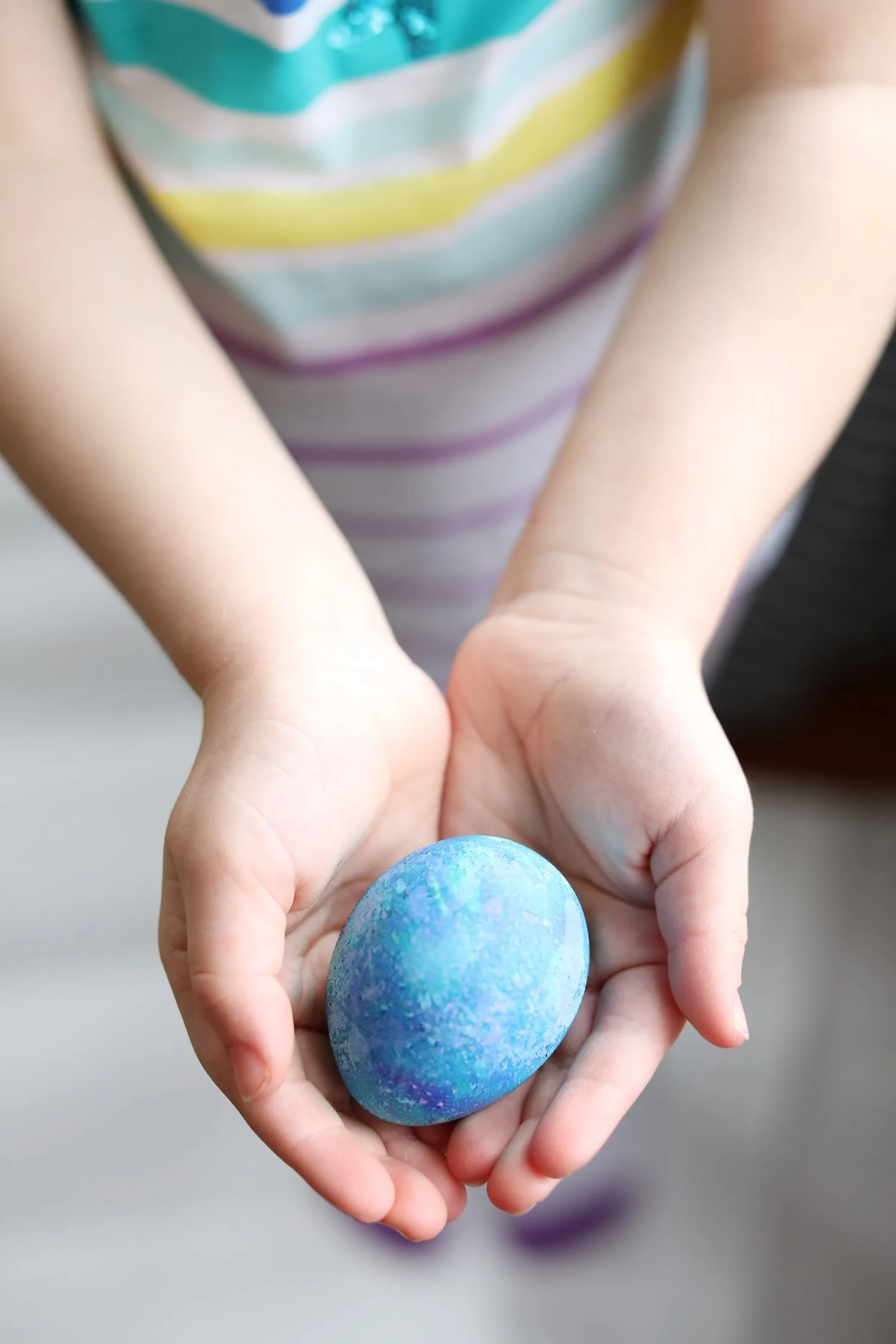 Tips for throwing a colorful kid-friendly Easter egg decorating party! Visit @cydconverse for party ideas, entertaining tips, party recipes and more!