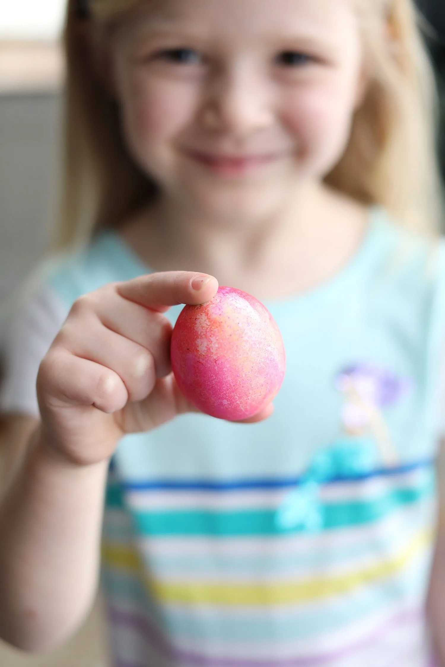 Tips for throwing a colorful kid-friendly Easter egg decorating party! Visit @cydconverse for party ideas, entertaining tips, party recipes and more!