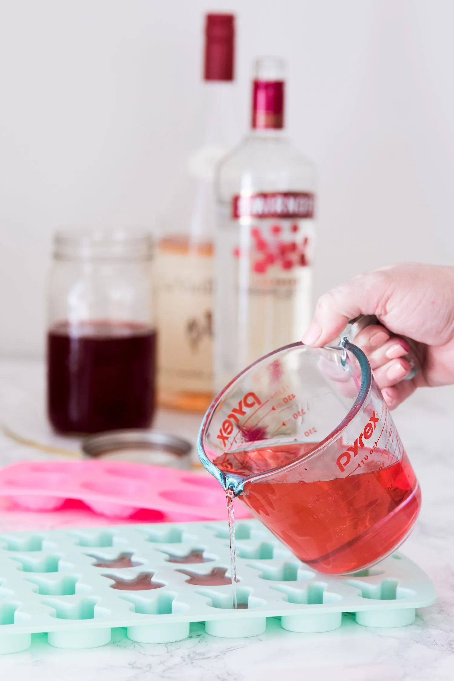 Easter Bunny Jello Shots | Rosé Jello Shots | Click through for super fun cocktail recipe party ideas, holiday cocktails and more from @cydconverse