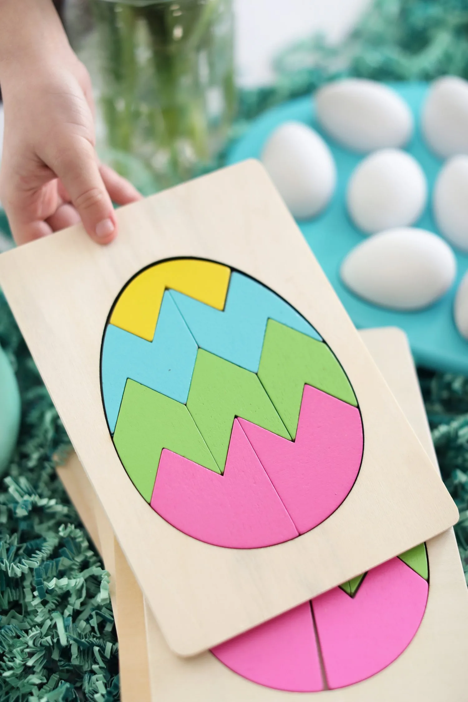 Tips for throwing a colorful kid-friendly Easter egg decorating party! Visit @cydconverse for party ideas, entertaining tips, party recipes and more!