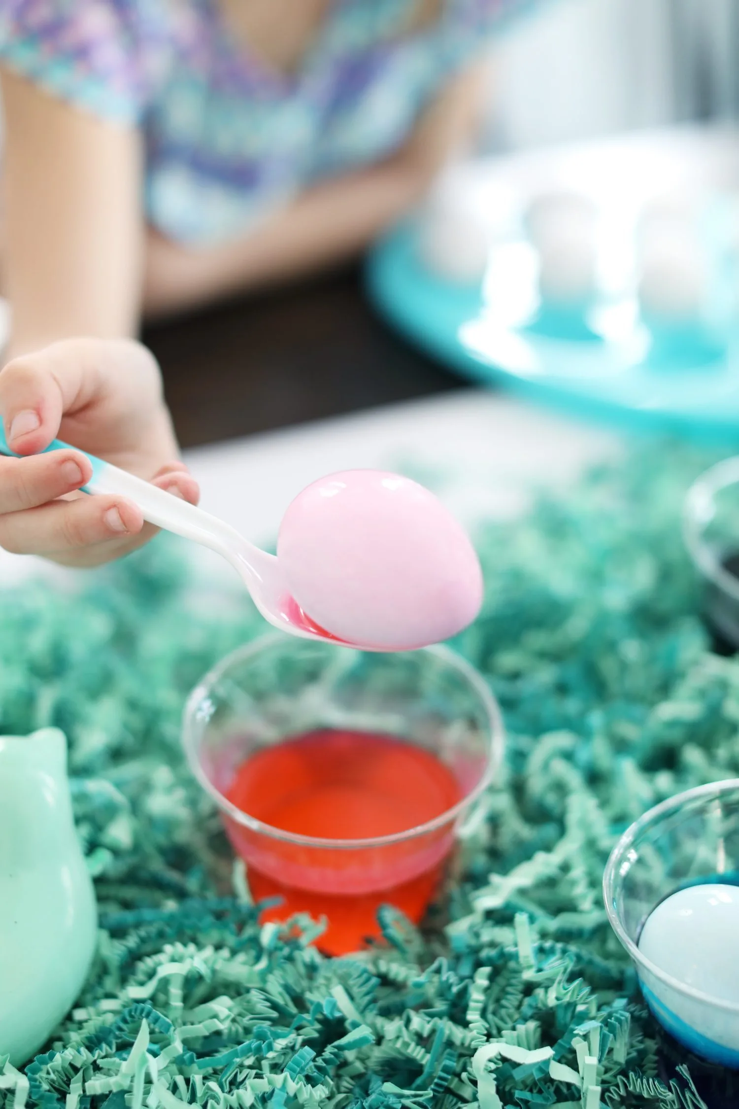 Tips for throwing a colorful kid-friendly Easter egg decorating party! Visit @cydconverse for party ideas, entertaining tips, party recipes and more!