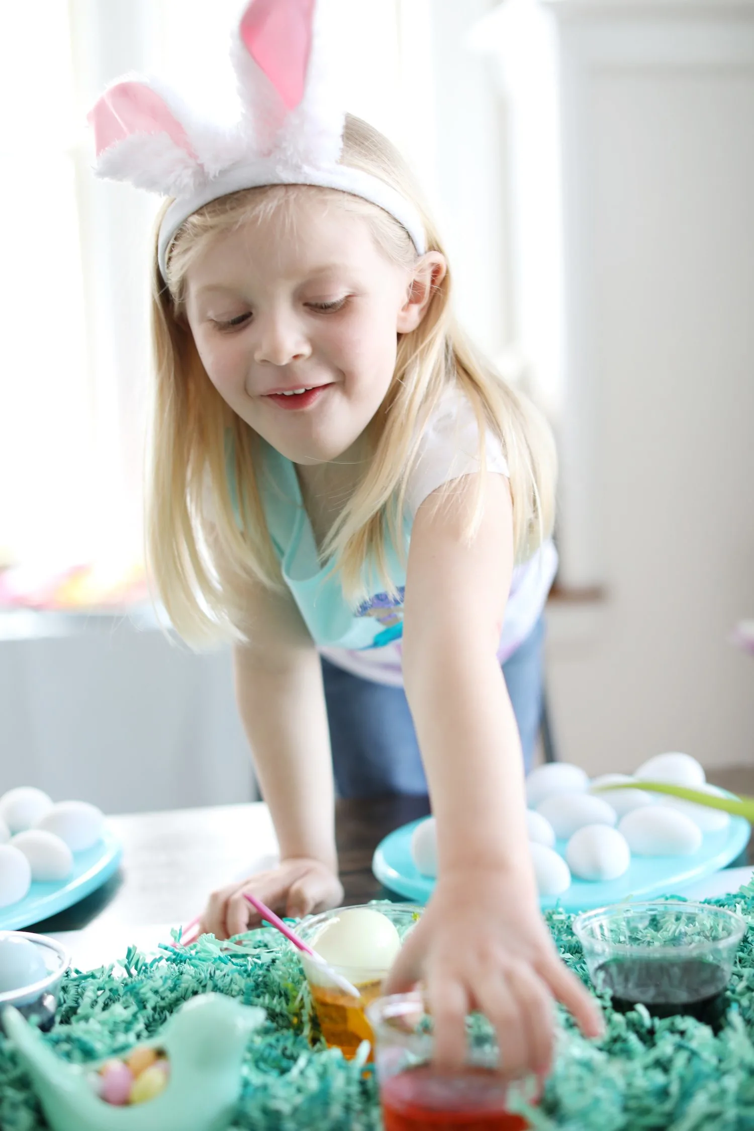 Tips for throwing a colorful kid-friendly Easter egg decorating party! Visit @cydconverse for party ideas, entertaining tips, party recipes and more!