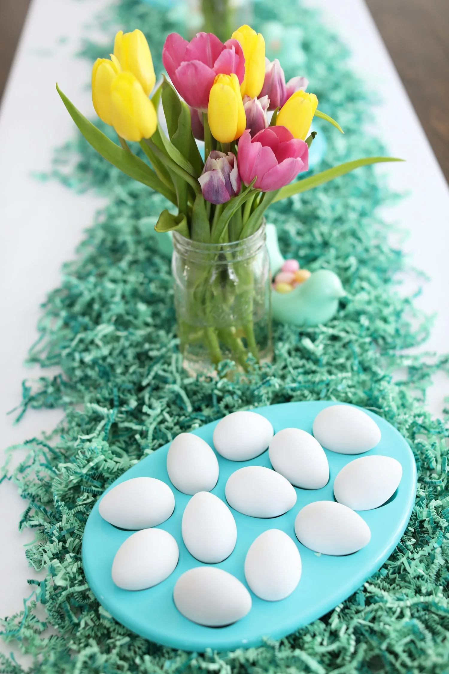 Tips for throwing a colorful kid-friendly Easter egg decorating party! Visit @cydconverse for party ideas, entertaining tips, party recipes and more!