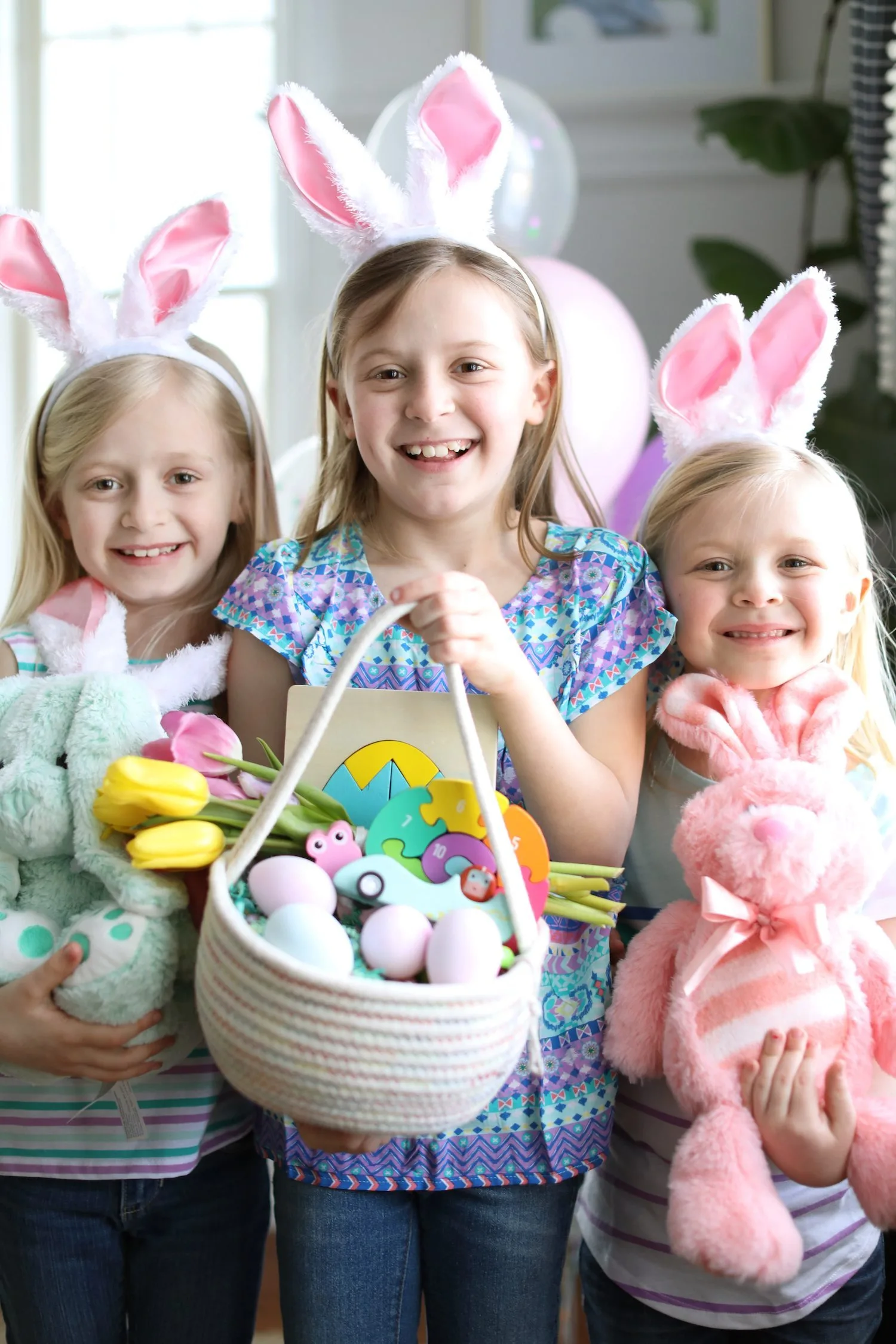 Tips for throwing a colorful kid-friendly Easter egg decorating party! Visit @cydconverse for party ideas, entertaining tips, party recipes and more!