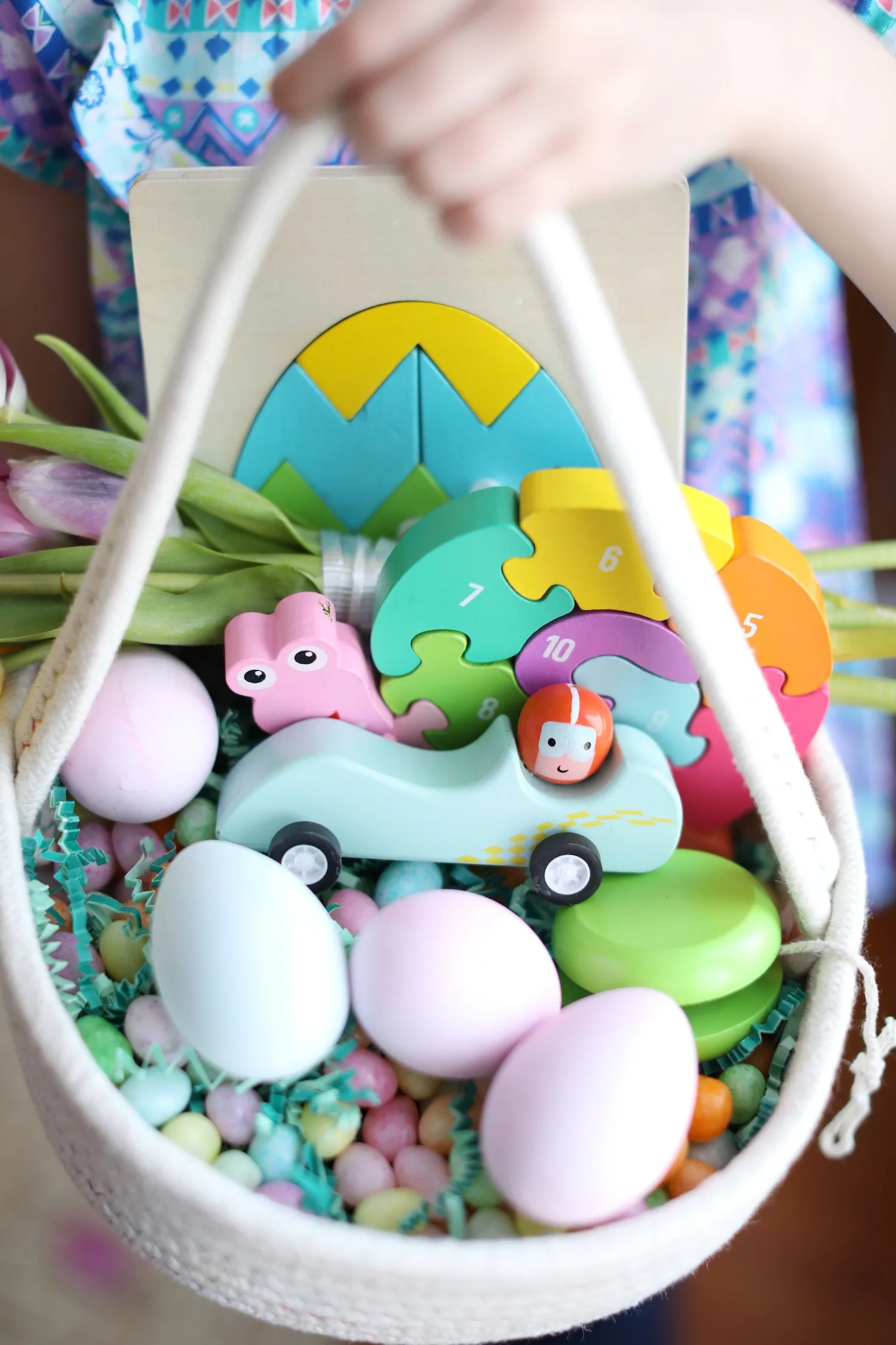 Tips for throwing a colorful kid-friendly Easter egg decorating party! Visit @cydconverse for party ideas, entertaining tips, party recipes and more!