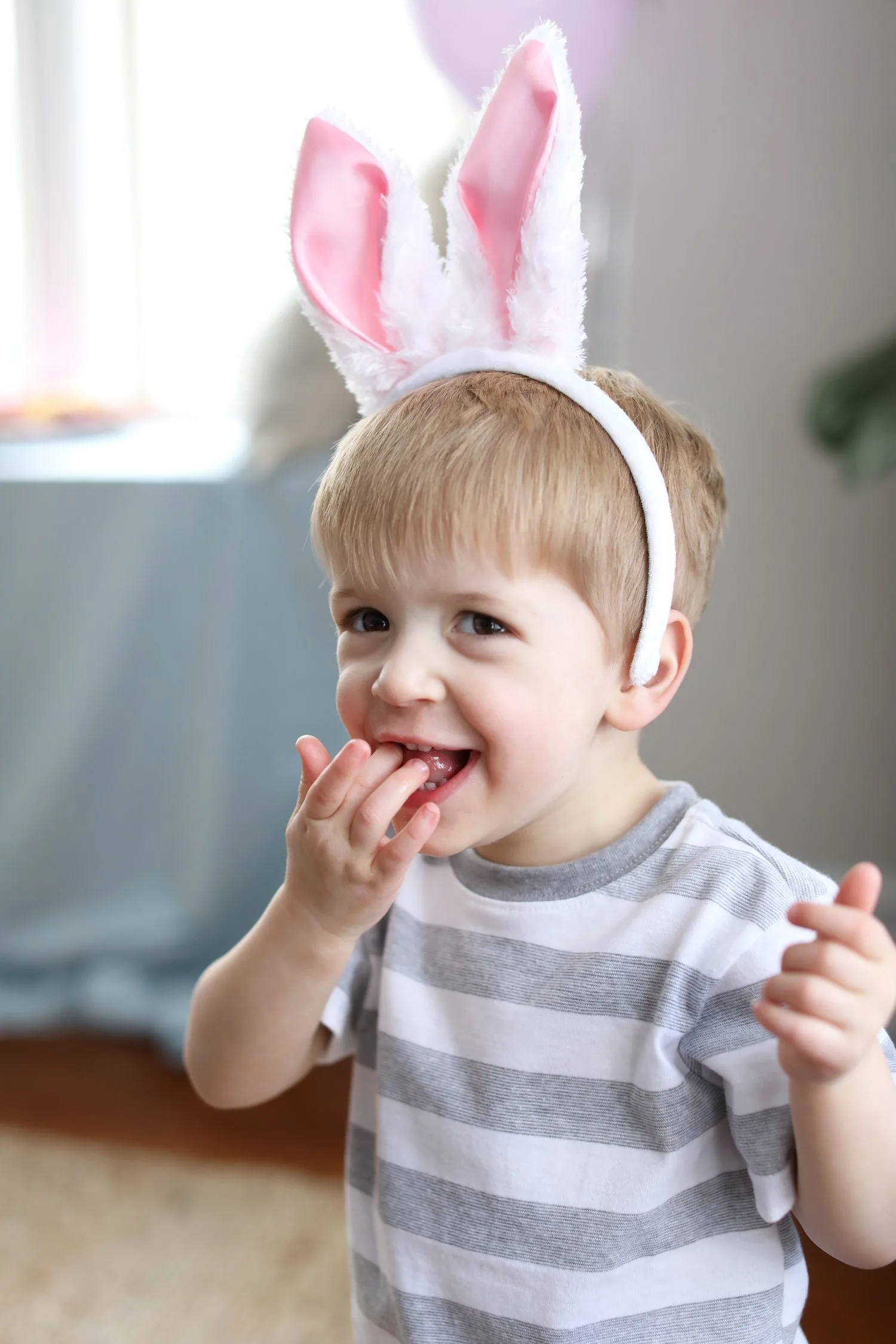 Tips for throwing a colorful kid-friendly Easter egg decorating party! Visit @cydconverse for party ideas, entertaining tips, party recipes and more!