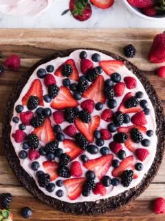 Brownie Pizza Recipe with Strawberry Buttercream Frosting | Love entertaining? Visit The Sweetest Occasion for fun party recipes, entertaining tips, festive cocktail recipes, party ideas and more!