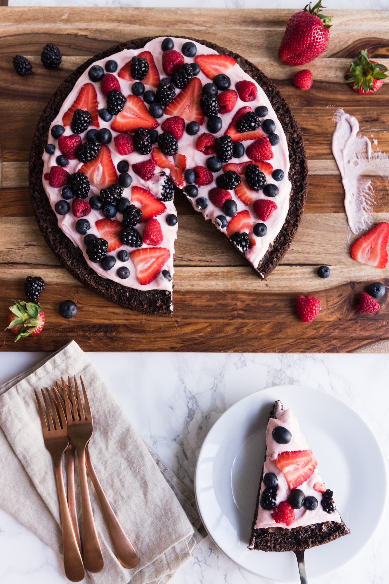 Brownie Pizza Recipe with Strawberry Buttercream Frosting | Love entertaining? Visit The Sweetest Occasion for fun party recipes, entertaining tips, festive cocktail recipes, party ideas and more!