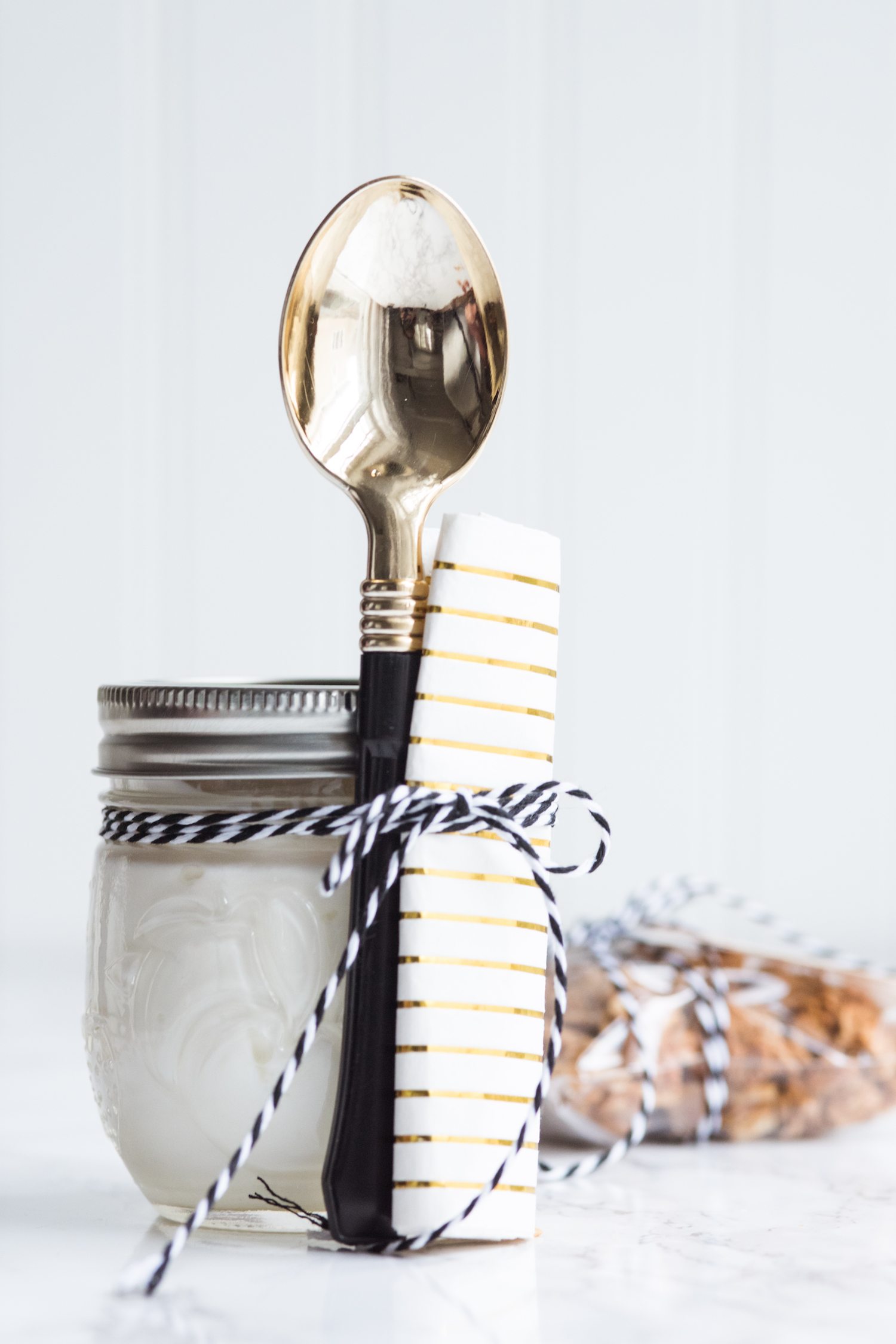 Easy Breakfast To-Go Jars | Click through to check out fun recipes, entertaining tips, party ideas, cocktail recipes and more from @cydconverse