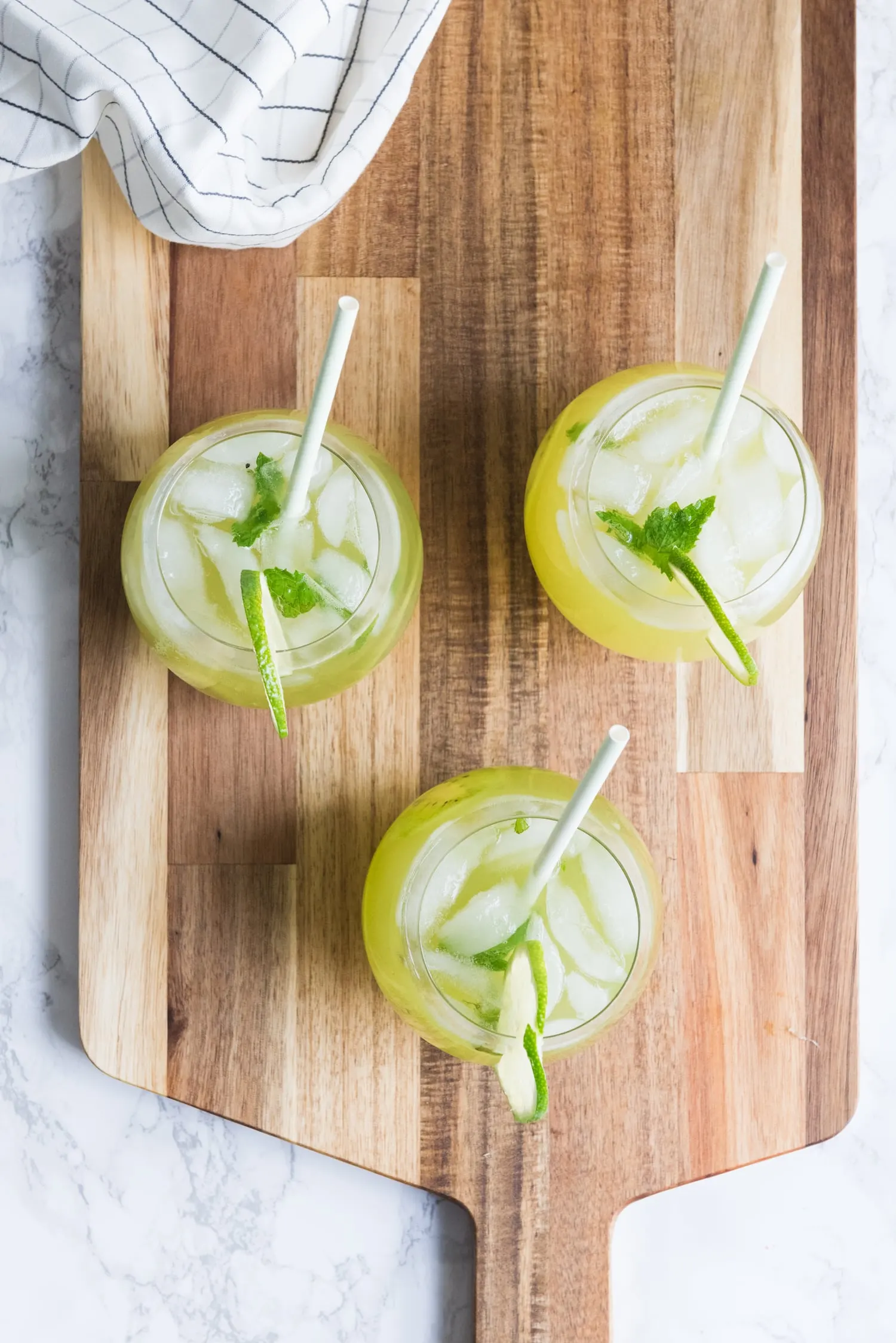 Kiwi Lime Mint Sangria Recipe | Click through for cocktail recipes, entertaining tips, party ideas, party recipes and more from @cydconverse