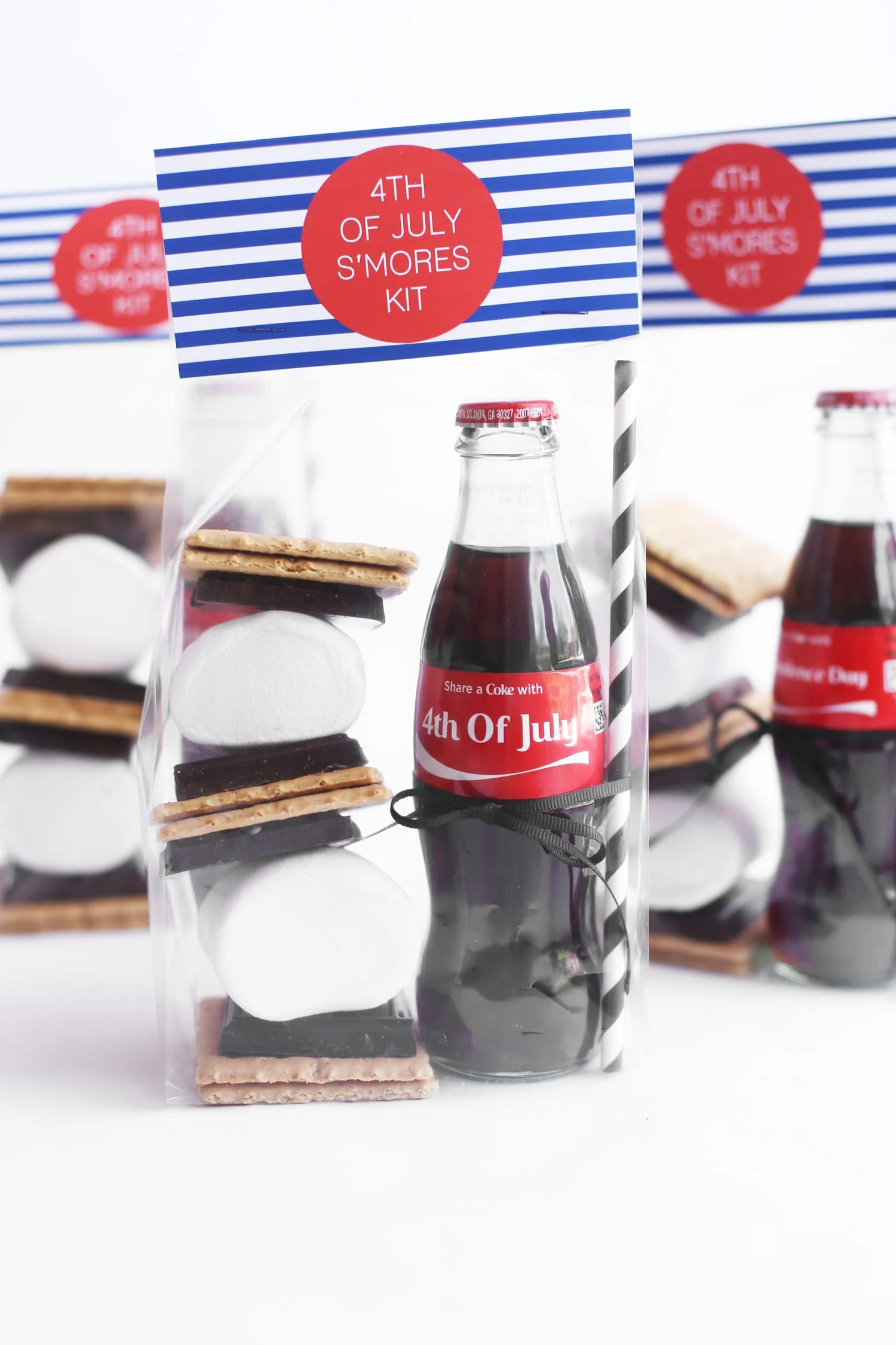 Red, White and Blue S'mores Kits | 4th of July decorations, 4th of July party ideas and more from @cydconverse