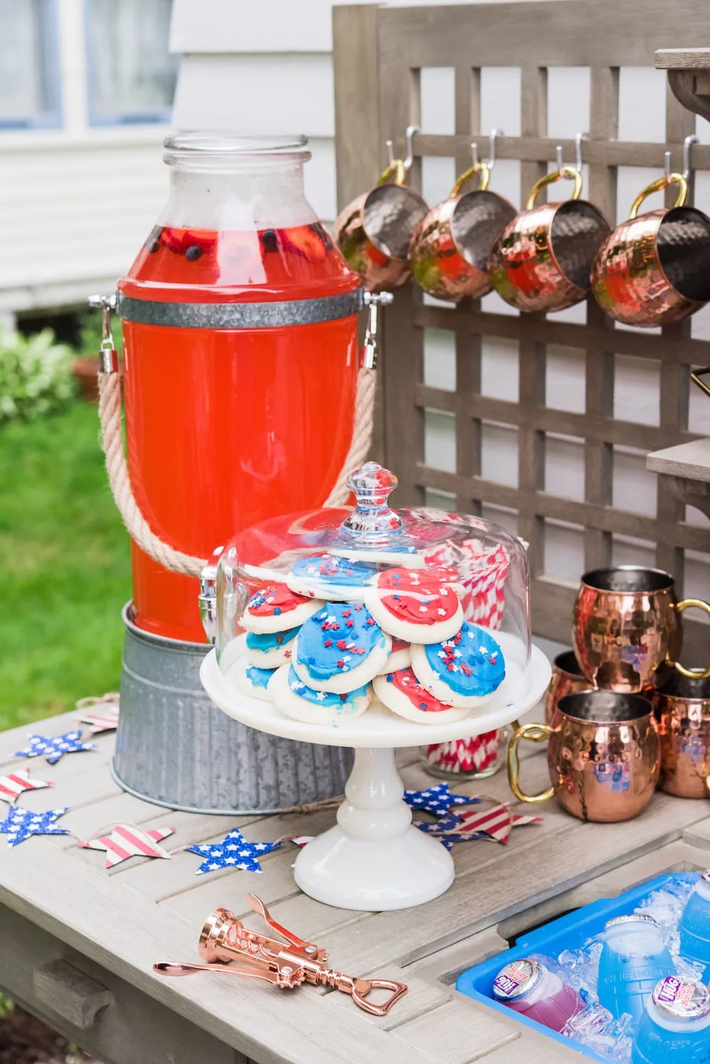 Host an Americana Inspired 4th of July Party | Get ideas for 4th of July desserts, entertaining tips, 4th of July decorations, 4th of July party ideas and more from @cydconverse