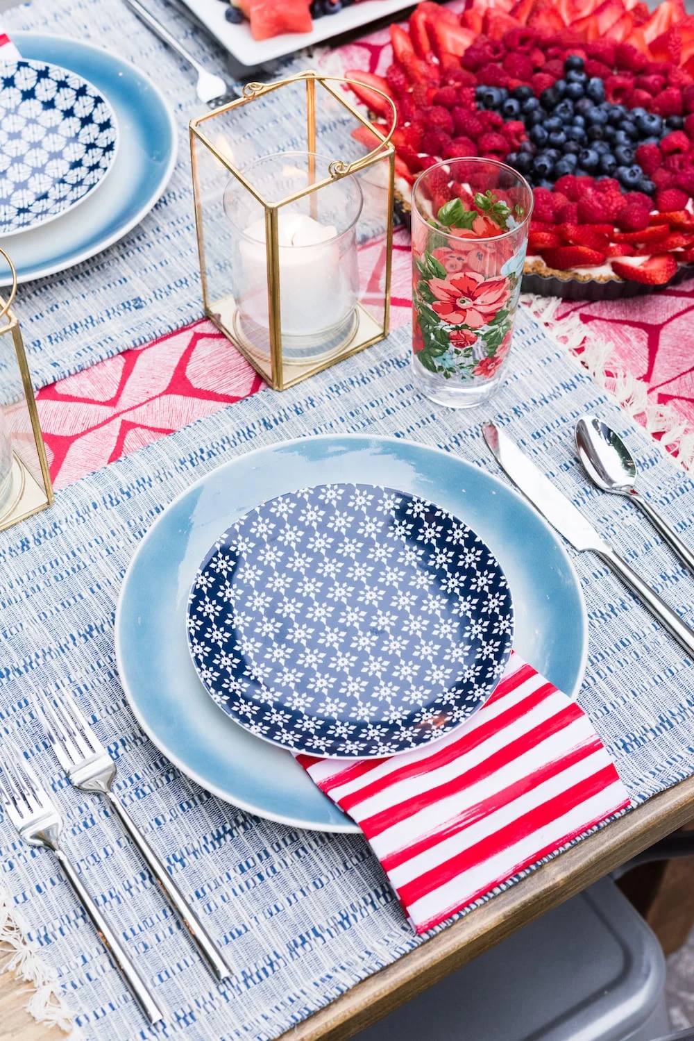 Host an Americana Inspired 4th of July Party | Get ideas for 4th of July desserts, entertaining tips, 4th of July decorations, 4th of July party ideas and more from @cydconverse