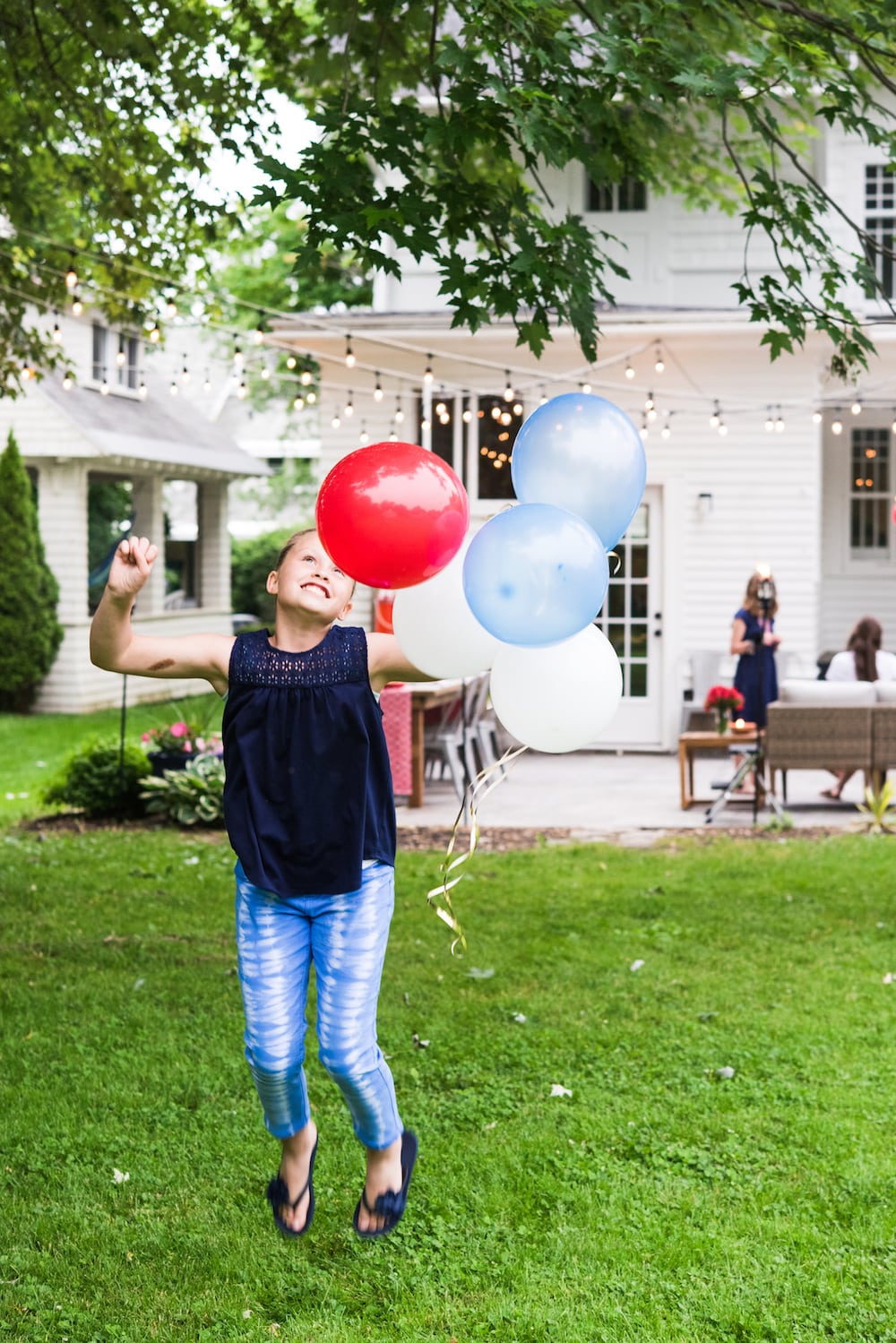 Host an Americana Inspired 4th of July Party | Get ideas for 4th of July desserts, entertaining tips, 4th of July decorations, 4th of July party ideas and more from @cydconverse
