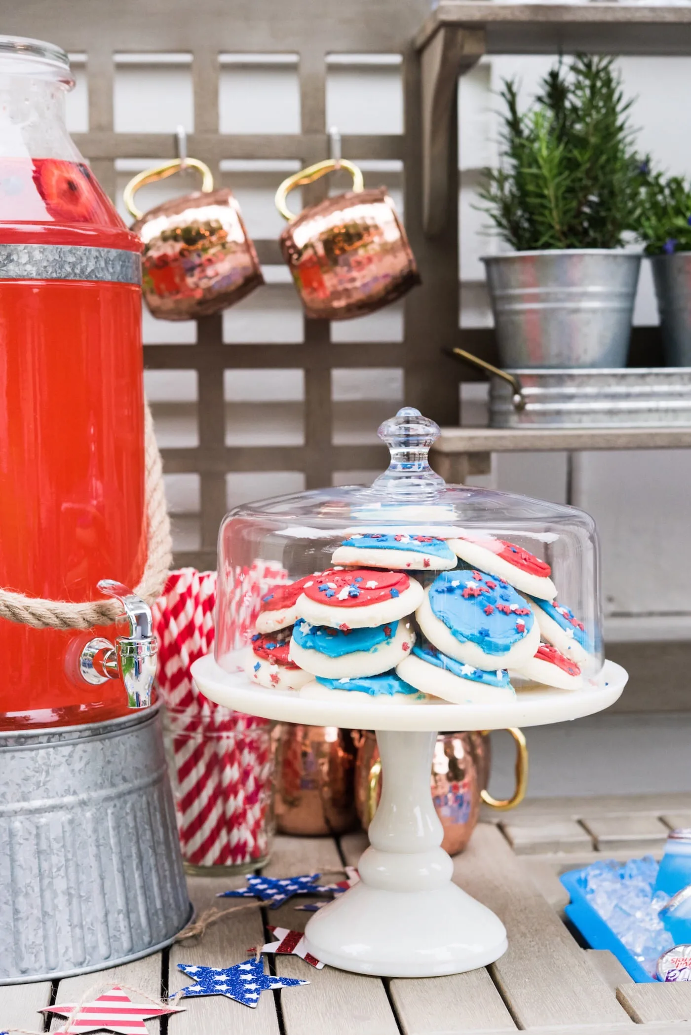 Host an Americana Inspired 4th of July Party | Get ideas for 4th of July desserts, entertaining tips, 4th of July decorations, 4th of July party ideas and more from @cydconverse