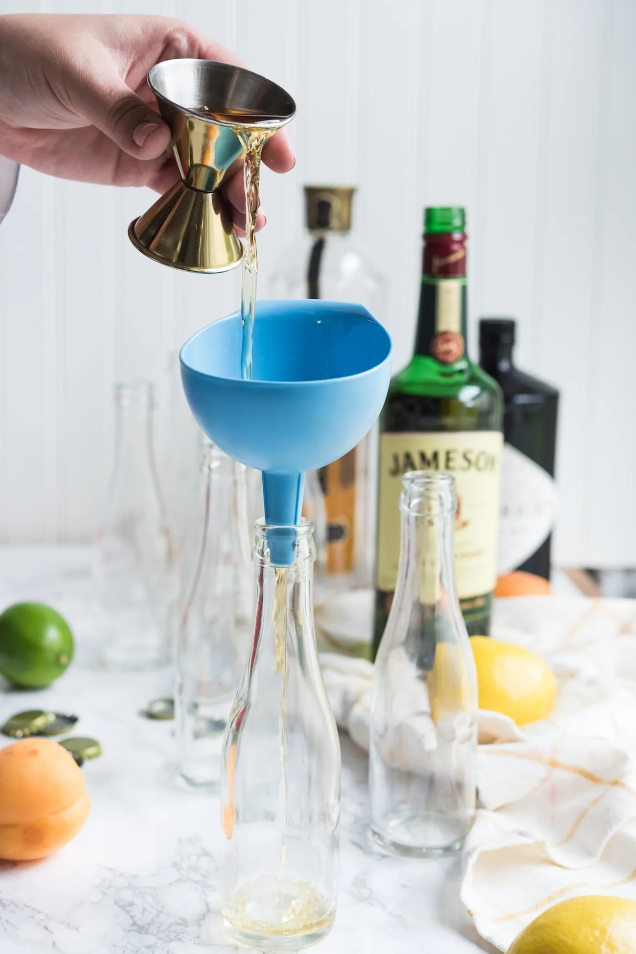 How to Make Bottled Cocktails | Summer cocktail recipes, entertaining tips, summer party ideas and more from @cydconverse