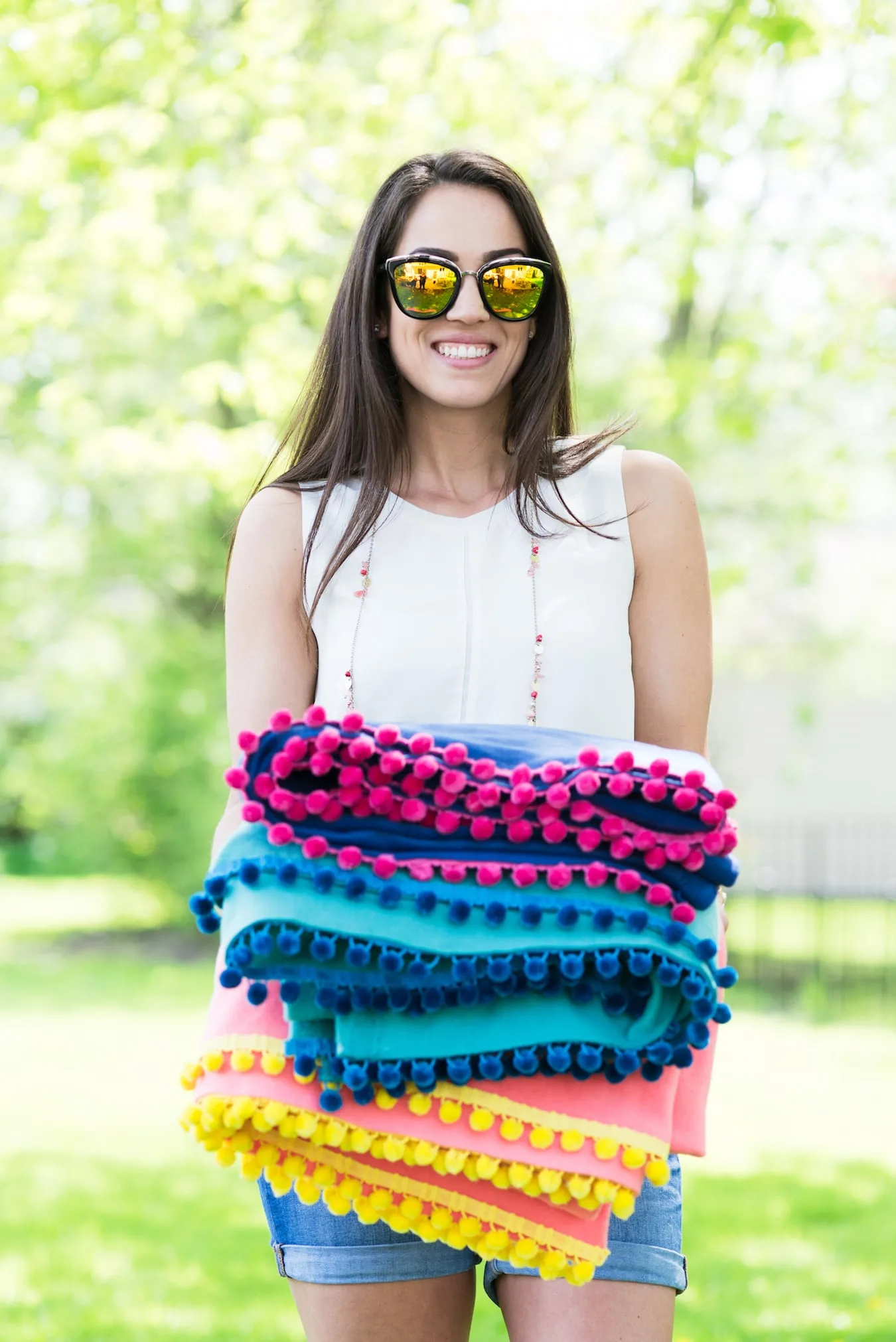 DIY No Sew Pom Pom Pool Picnic Blankets The Sweetest Occasion