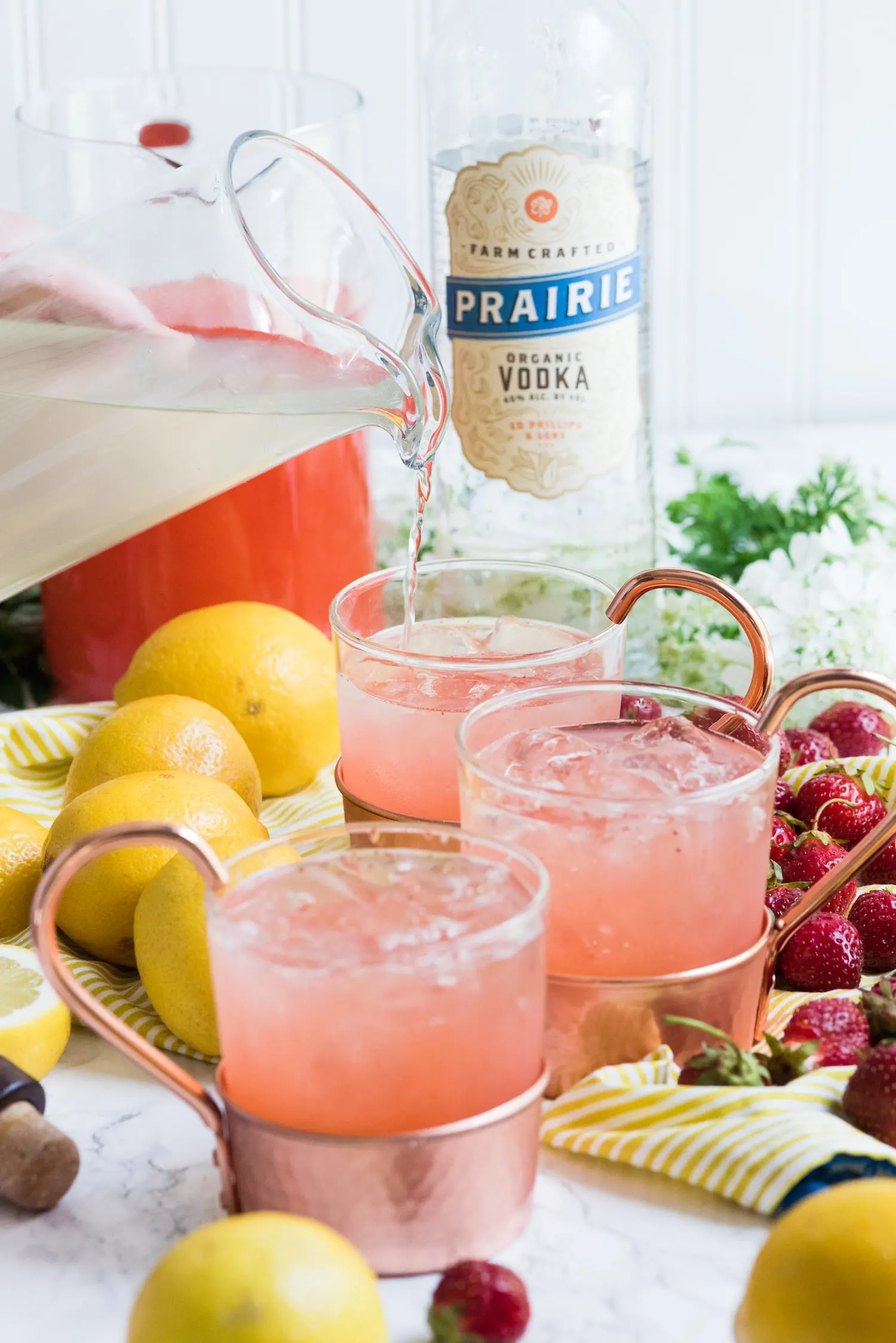 Click through for this farm to table inspired strawberry lemonade moscow mule made with fresh homemade strawberry lemonade from @cydconverse